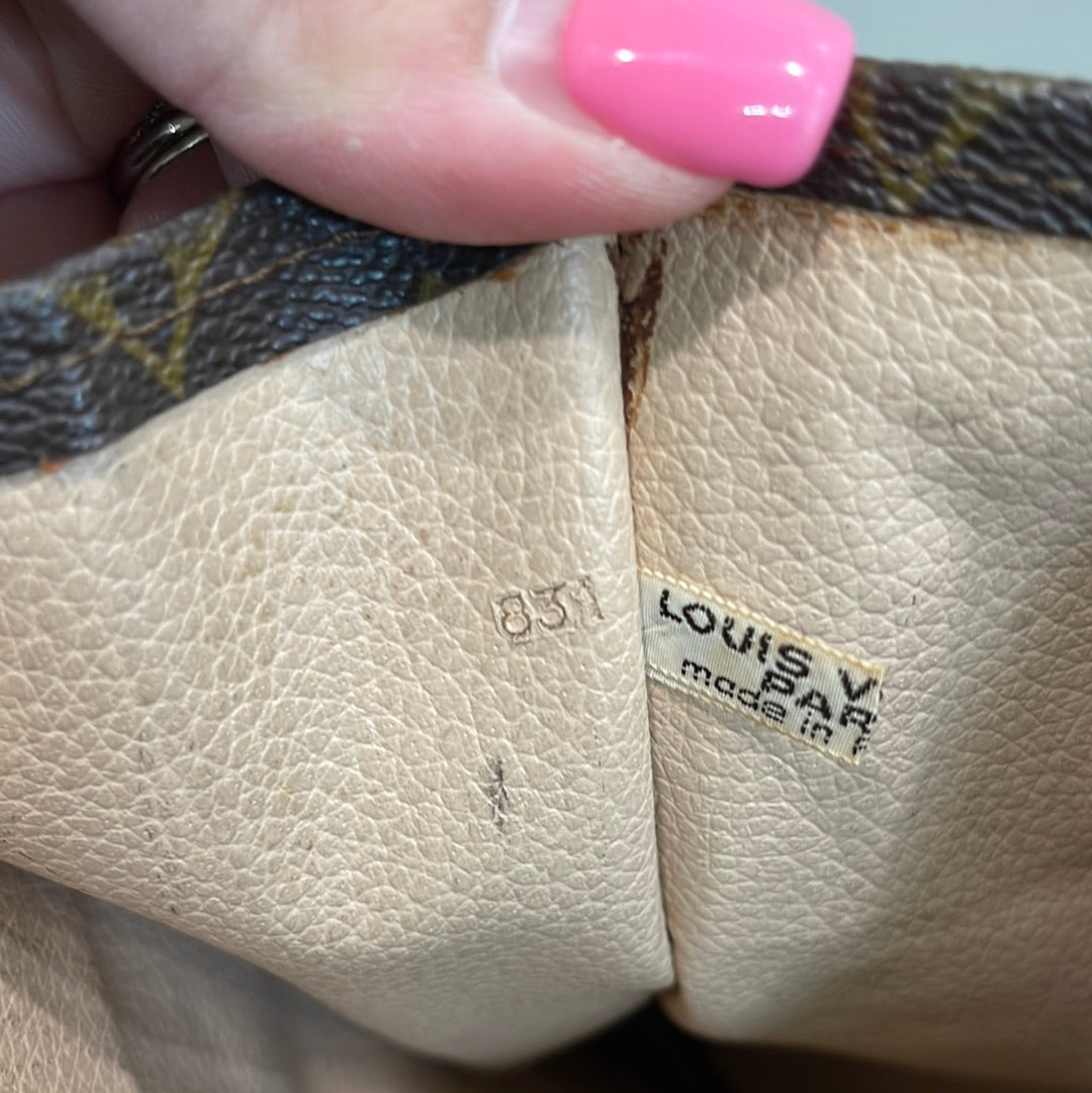 SOLD! Louis Vuitton Monogram Sac Plat