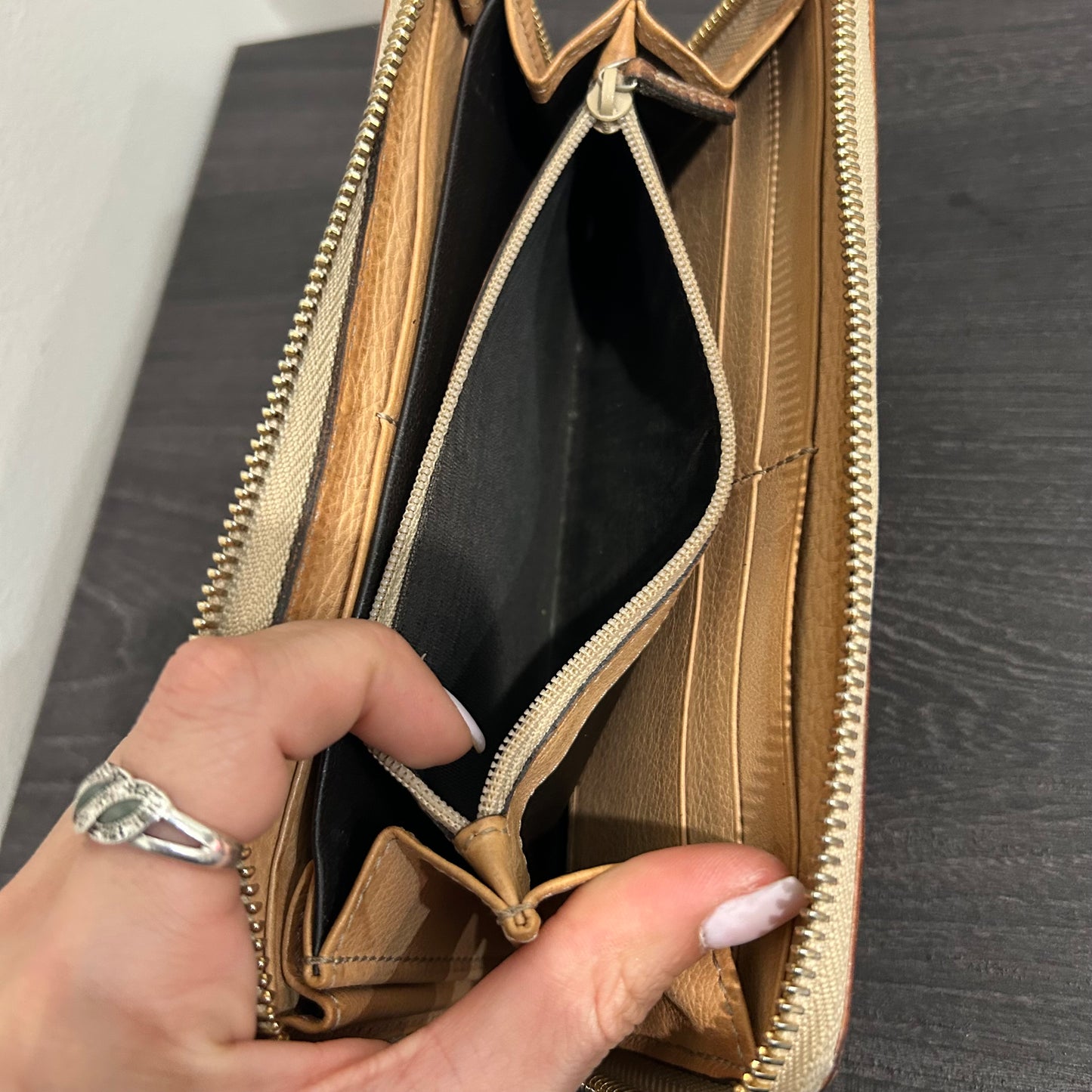 SOLD! Gucci Zippy Wallet