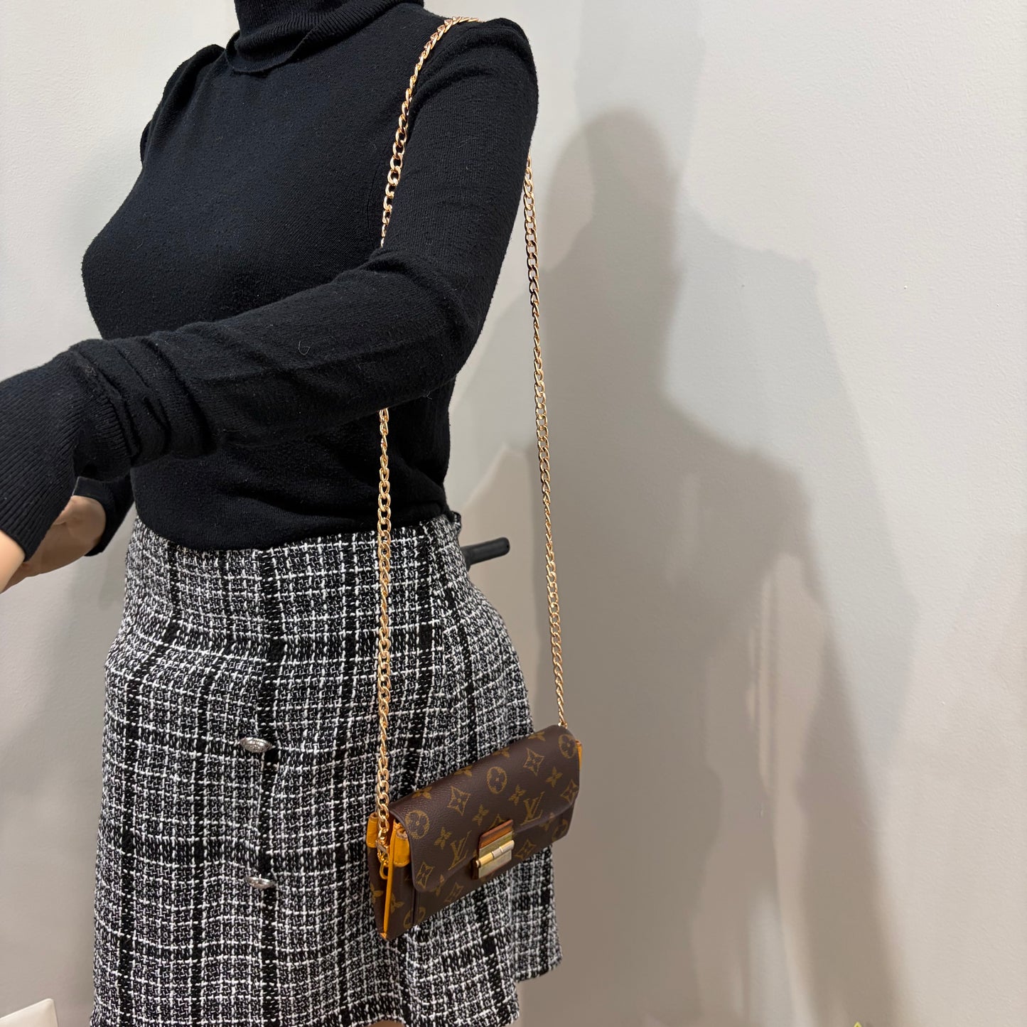 #1101-01 LOUIS VUITTON Limited Edition Portefeuille Elysee Wallet with Removable Chain