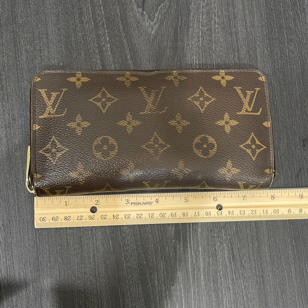 SOLD! Louis Vuitton Monogram Zippy Wallet