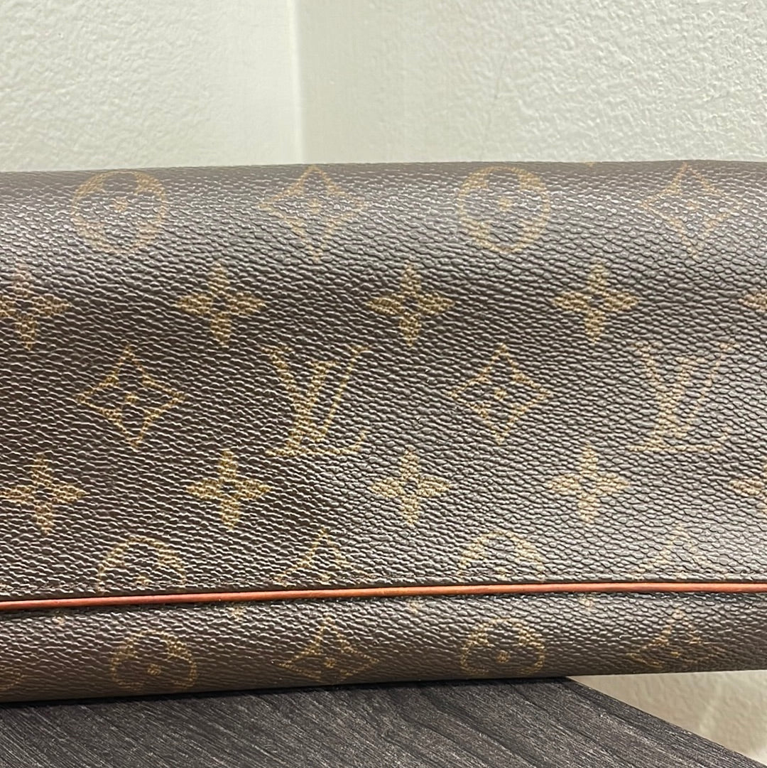 SOLD! Louis Vuitton Pochette