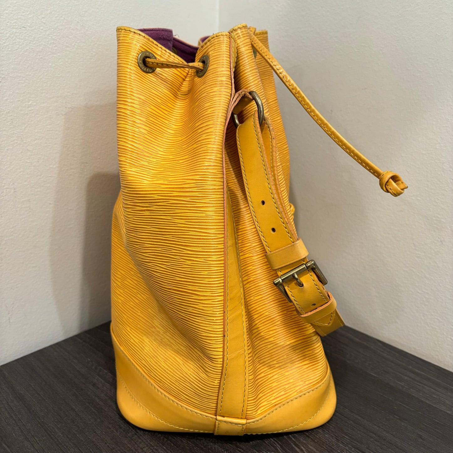 #304 LOUIS VUITTON EPI Noe GM