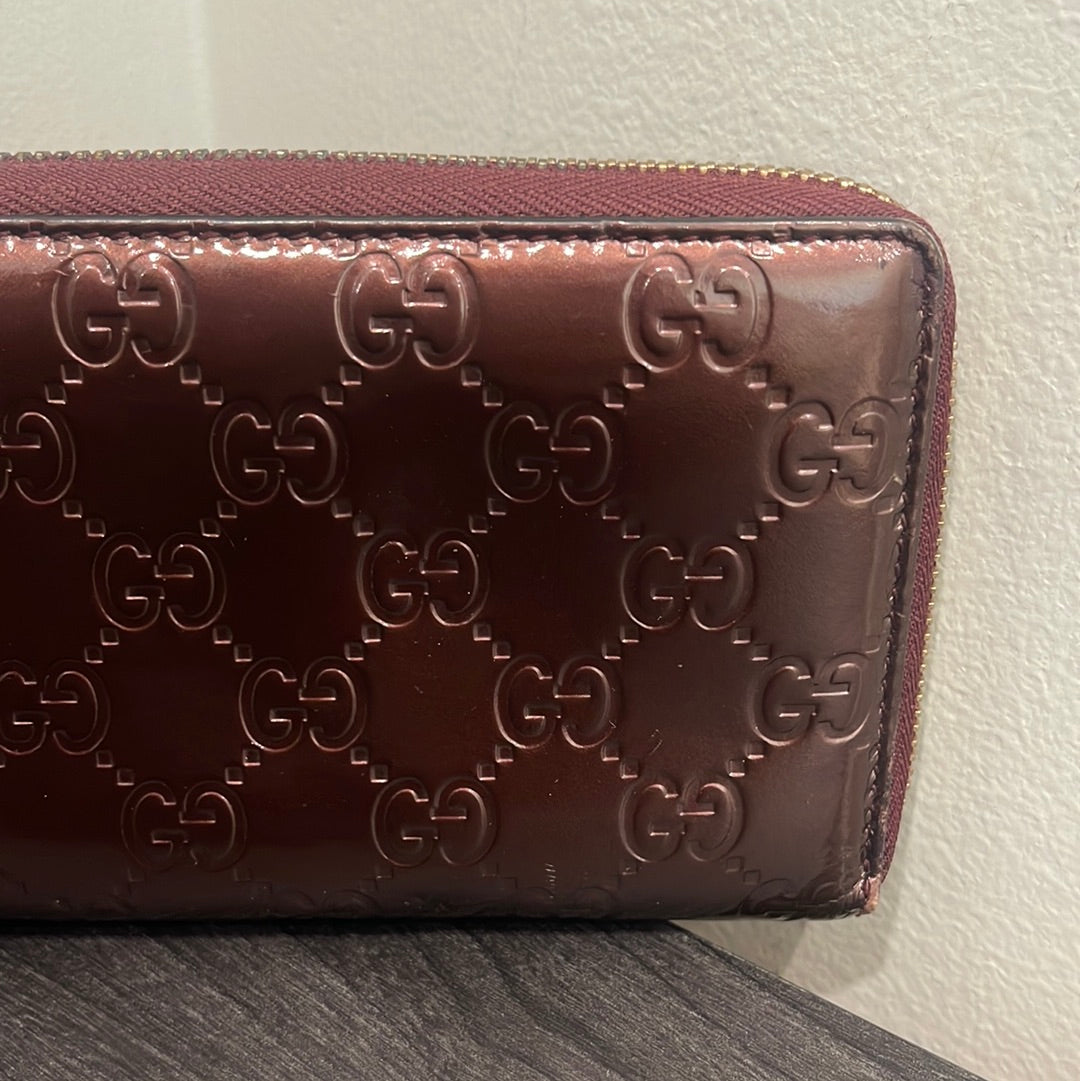 SOLD! Gucci GG Wallet
