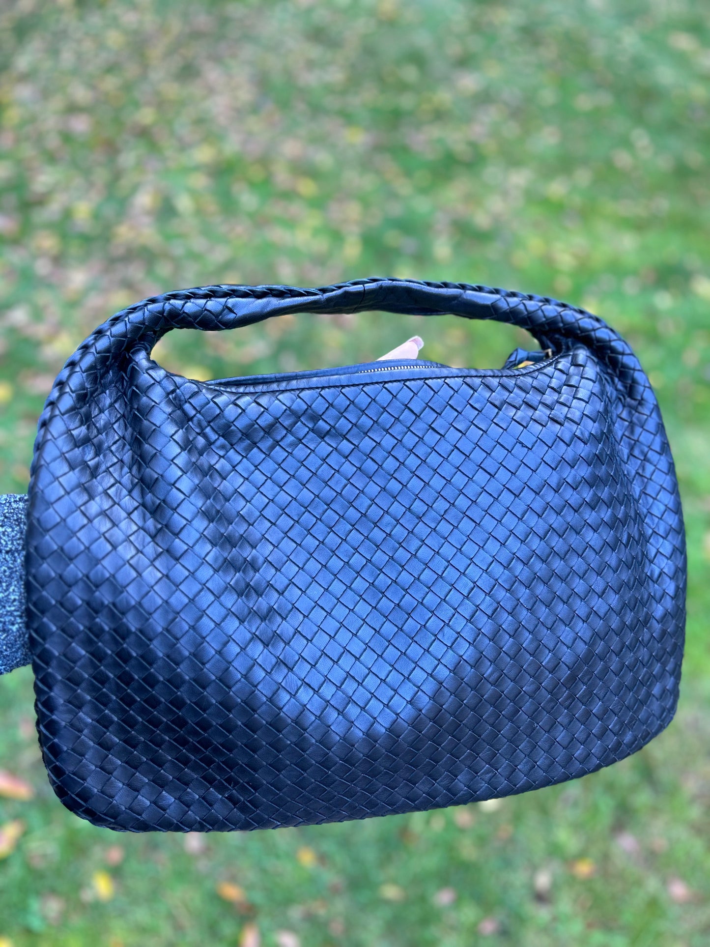 BOTTEGA VENETA Intrecciato Medium Veneta Hobo