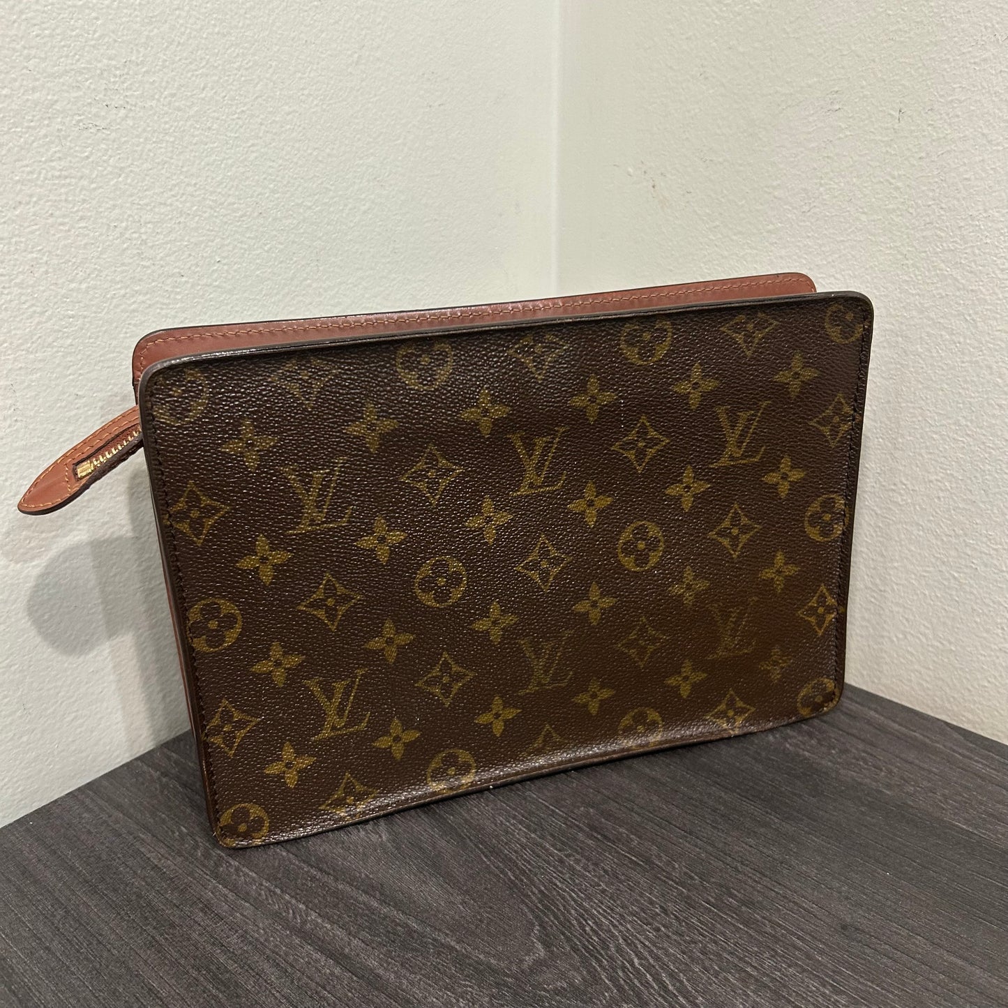 1073 LOUIS VUITTON Pouch