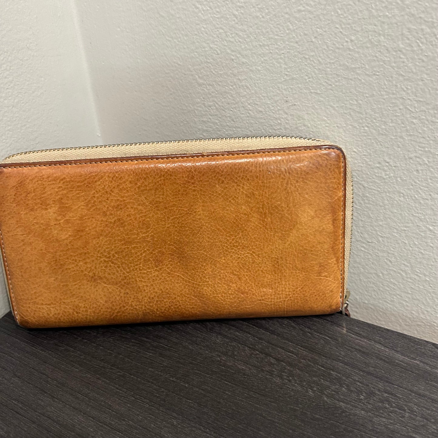 SOLD! Gucci Zippy Wallet