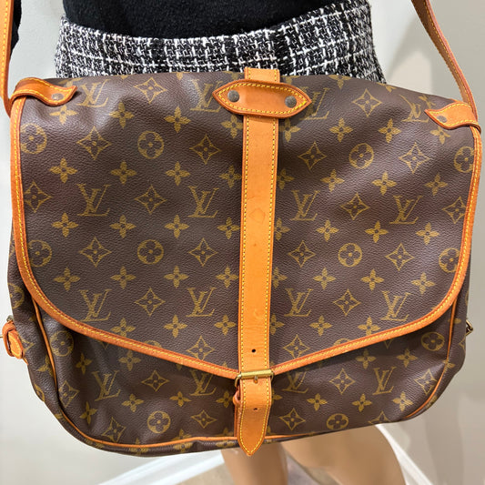 #8260 LOUIS VUITTON Saumur 35 Crossbody