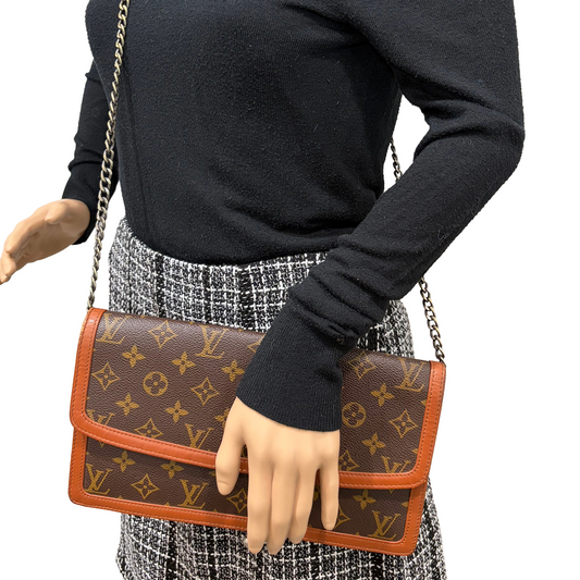 #1101-08 LOUIS VUITTON Monogram Dame 28 with Removable Chain