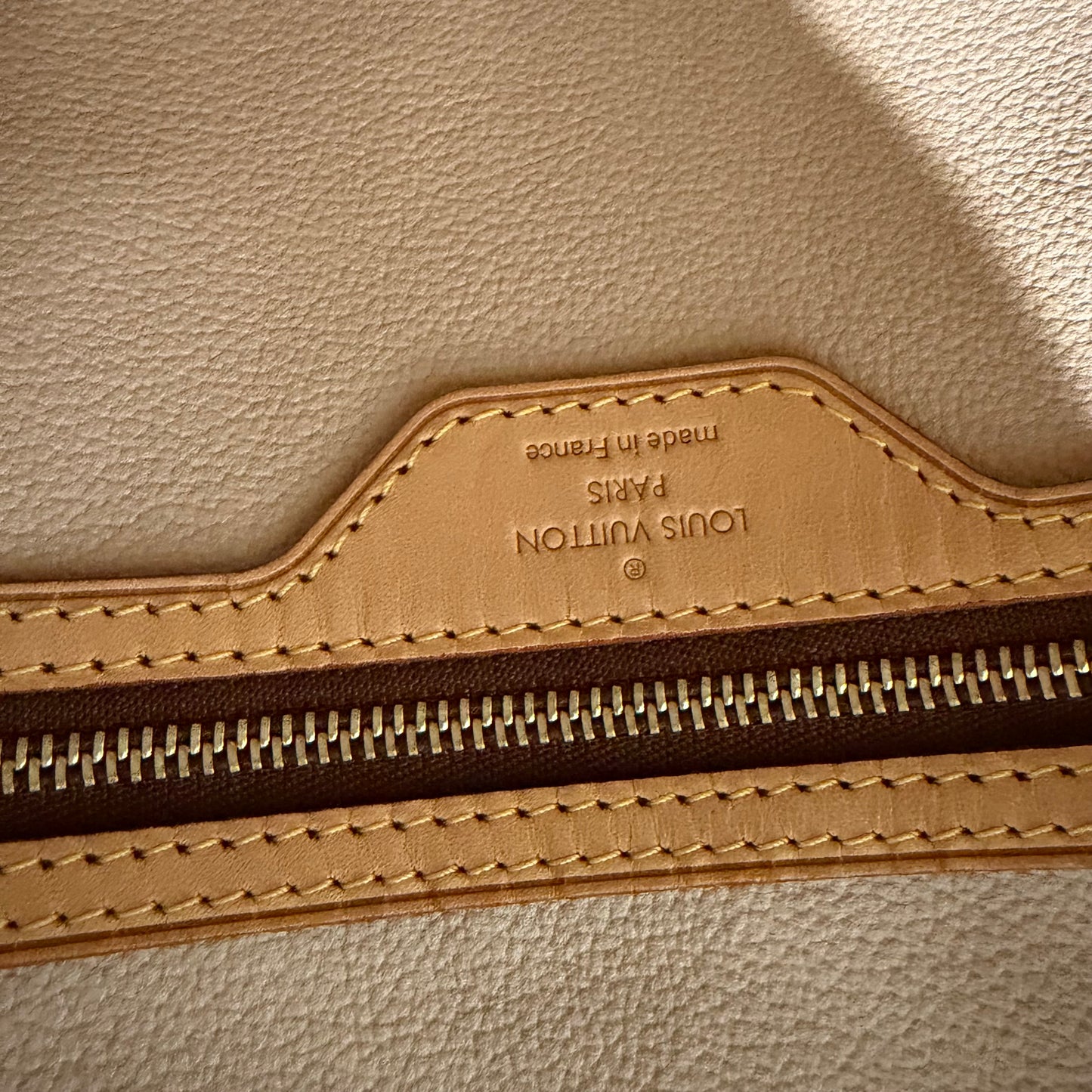 #8240 LOUIS VUITTON Monogram Bucket GM