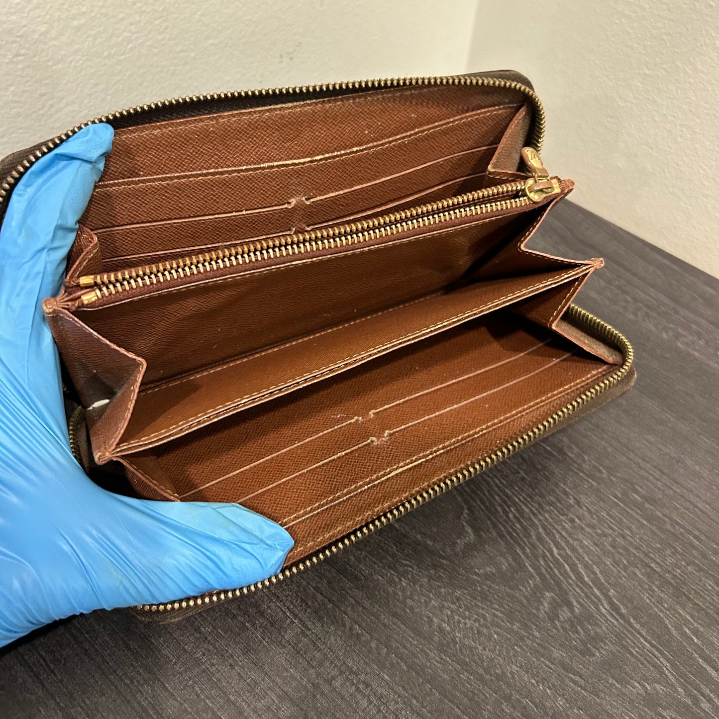 Louis Vuitton Zippy Wallet