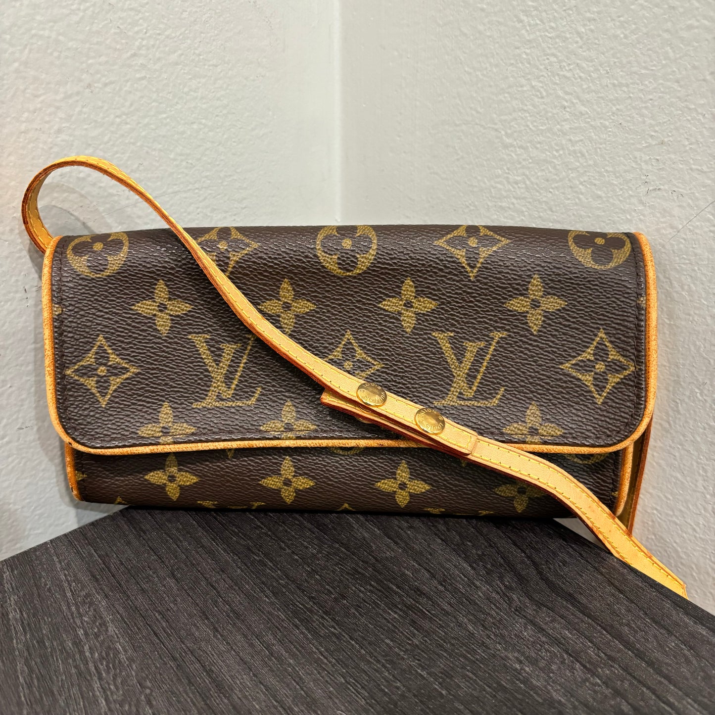 #308 LOUIS VUITTON Twin Pochette PM