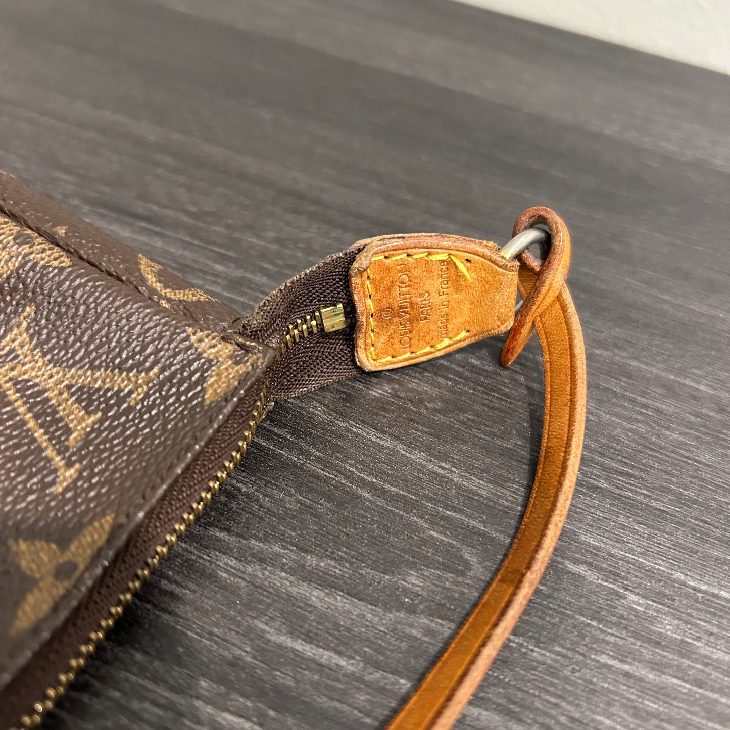 #403 LOUIS VUITTON Pochette