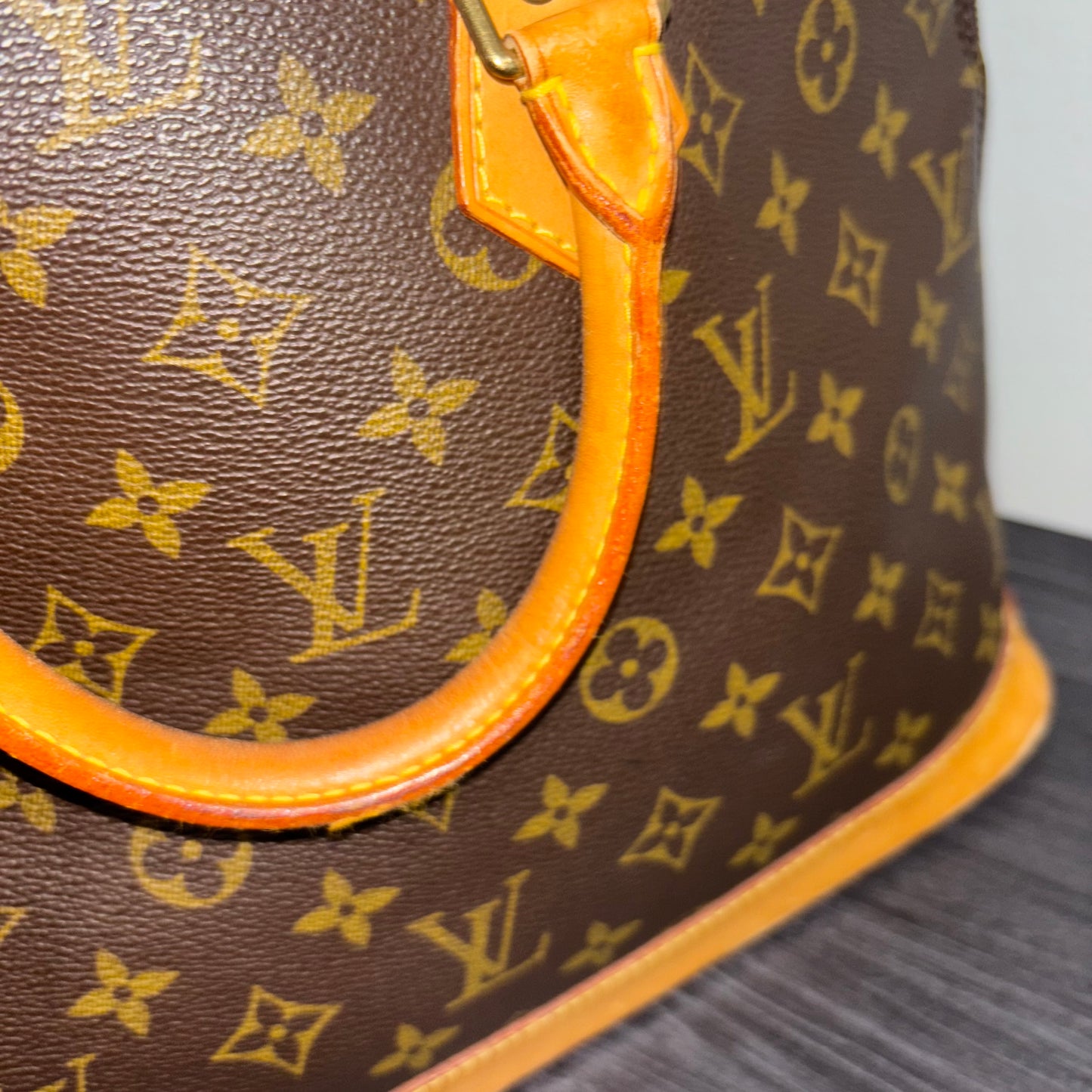 #347 LOUIS VUITTON Alma PM