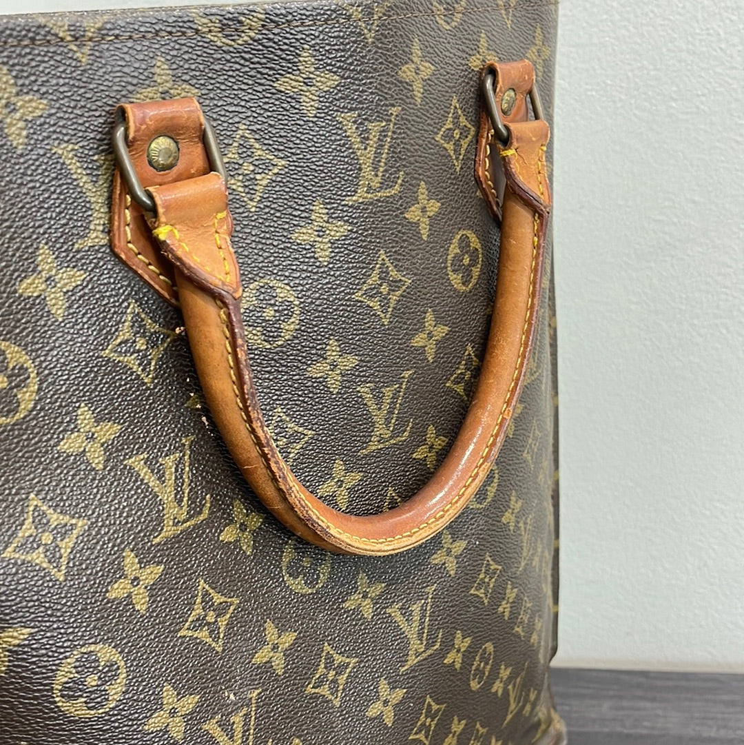 SOLD! Louis Vuitton Monogram Sac Plat