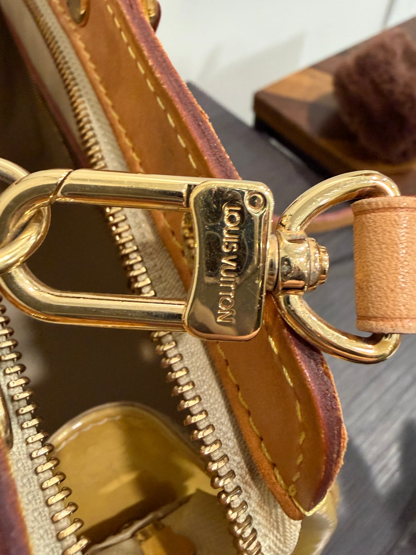 8857 LOUIS VUITTON Yellow Vernis Brea MM