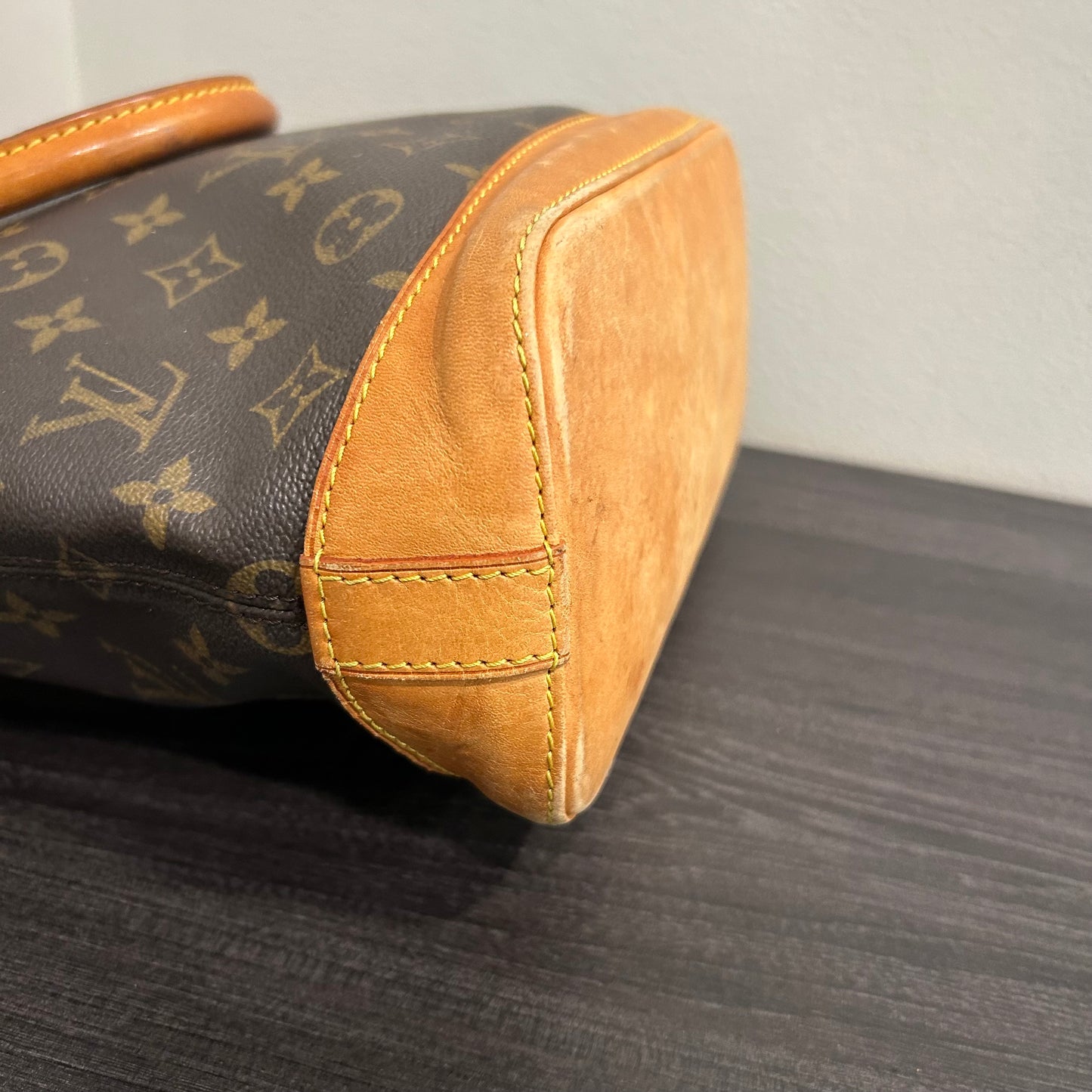 #401 LOUIS VUITTON Rockit w/ LV Lock & Key