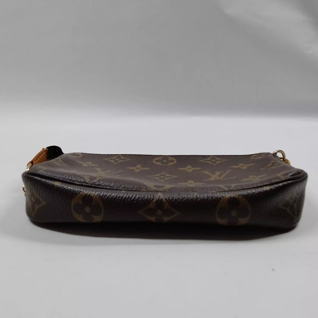 Louis Vuitton Pouchette