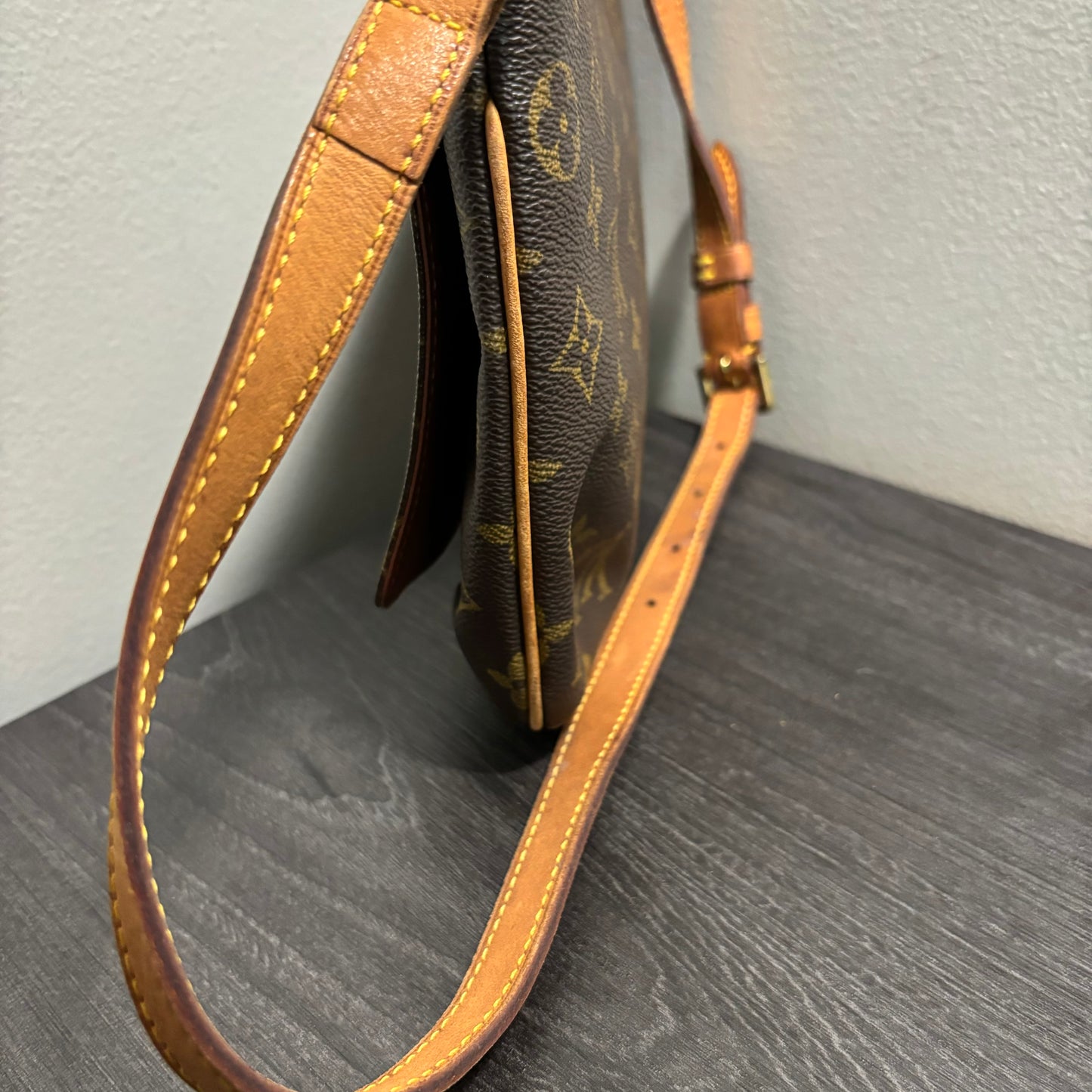 CLEARANCE #248 LOUIS VUITTON Musette Tango Short
