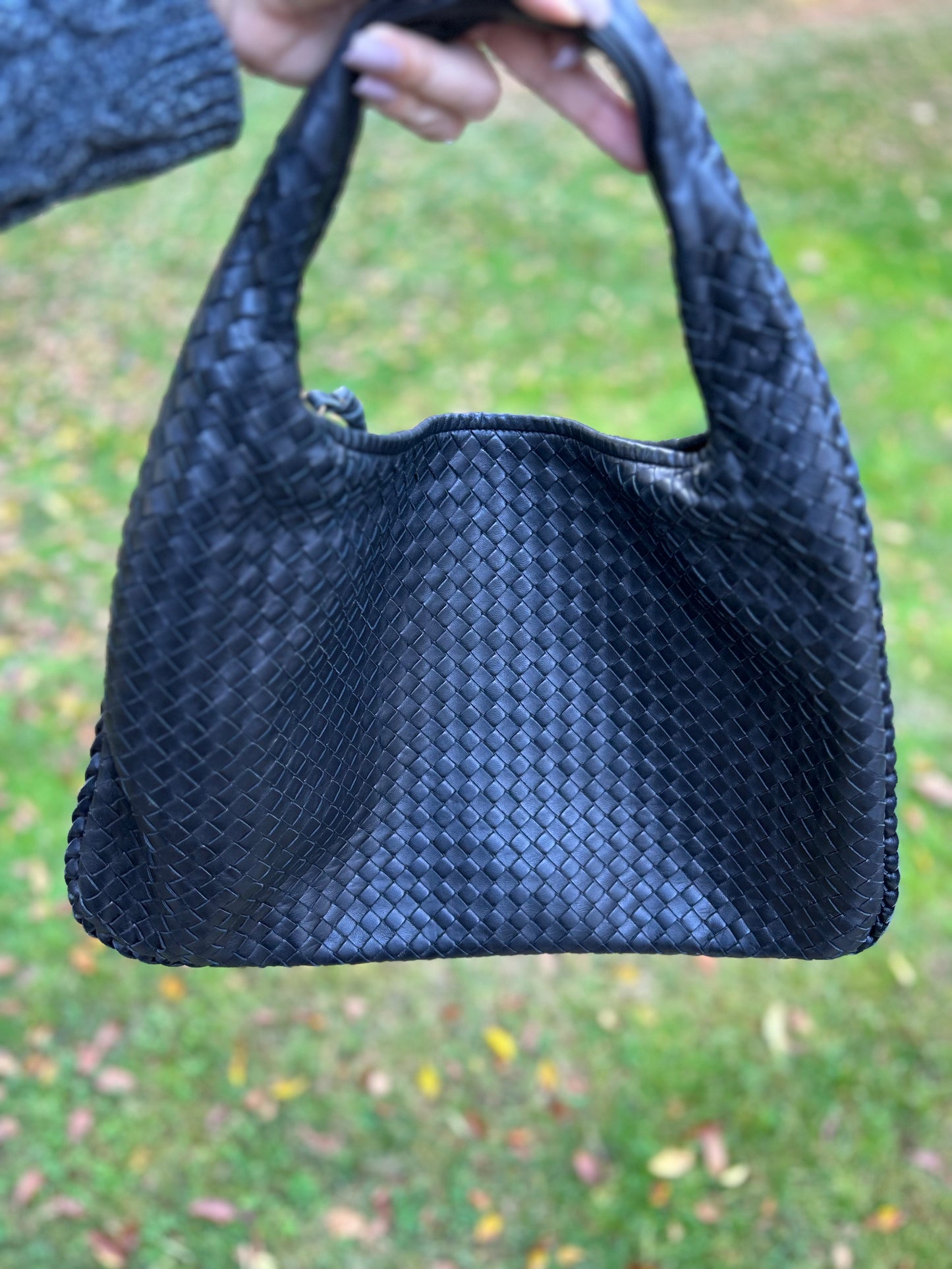 BOTTEGA VENETA Intrecciato Medium Veneta Hobo