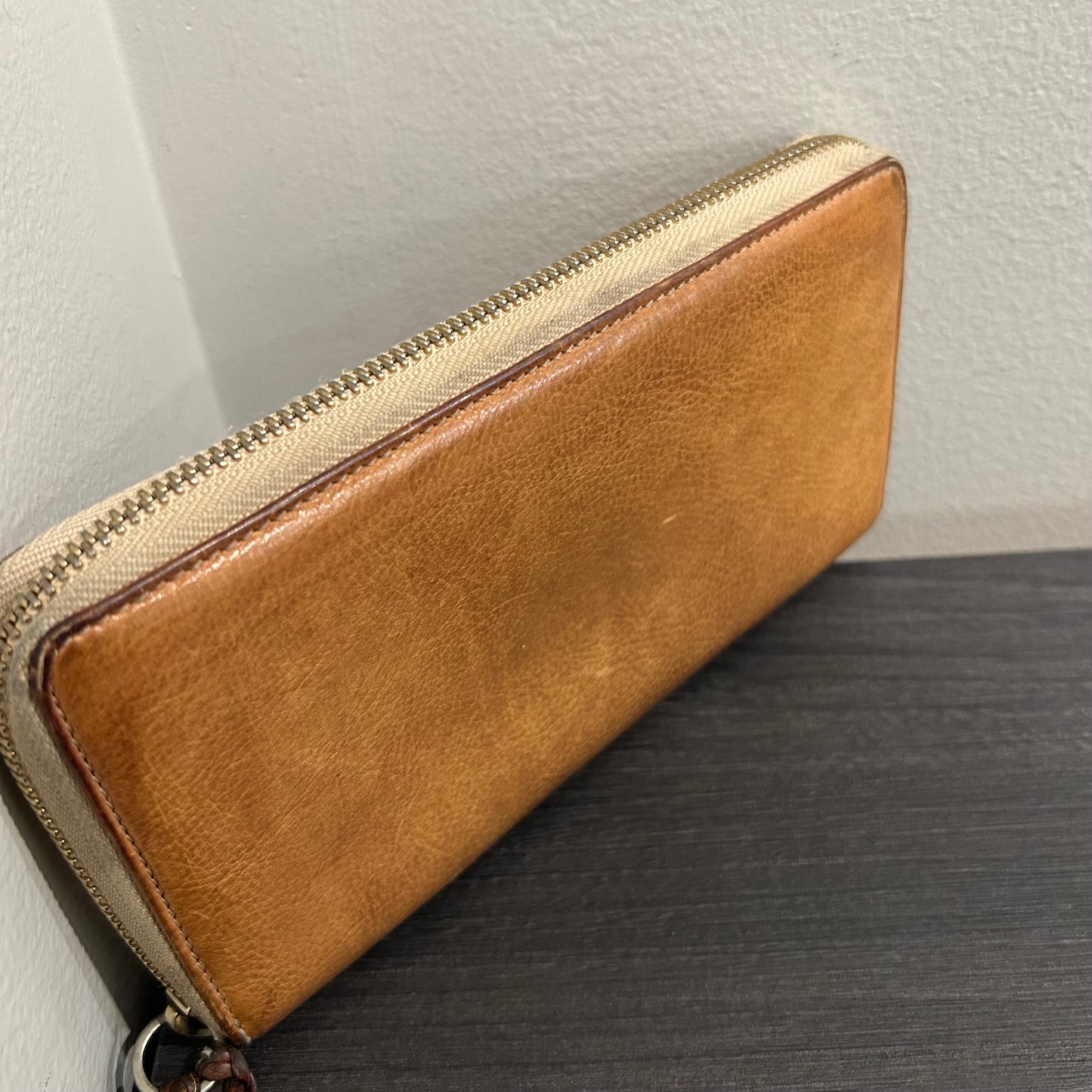 SOLD! Gucci Zippy Wallet