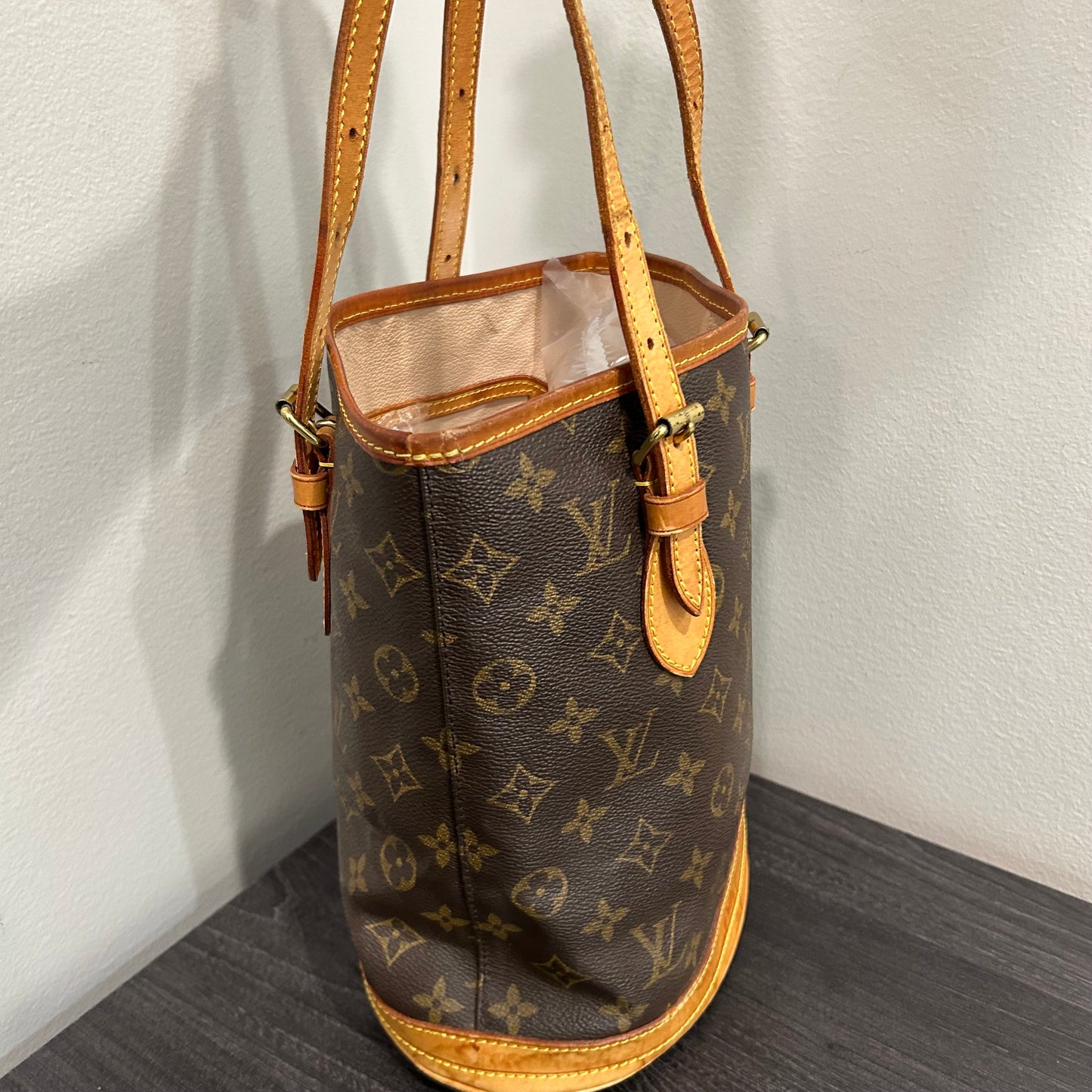 #404 LOUIS VUITTON Bucket PM