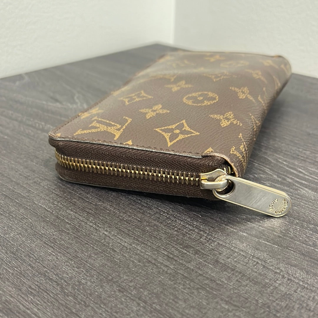 SOLD! Louis Vuitton Monogram Zippy Wallet