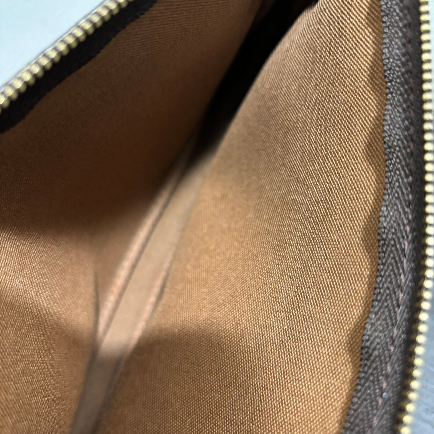 #236 LOUIS VUITTON Pochette