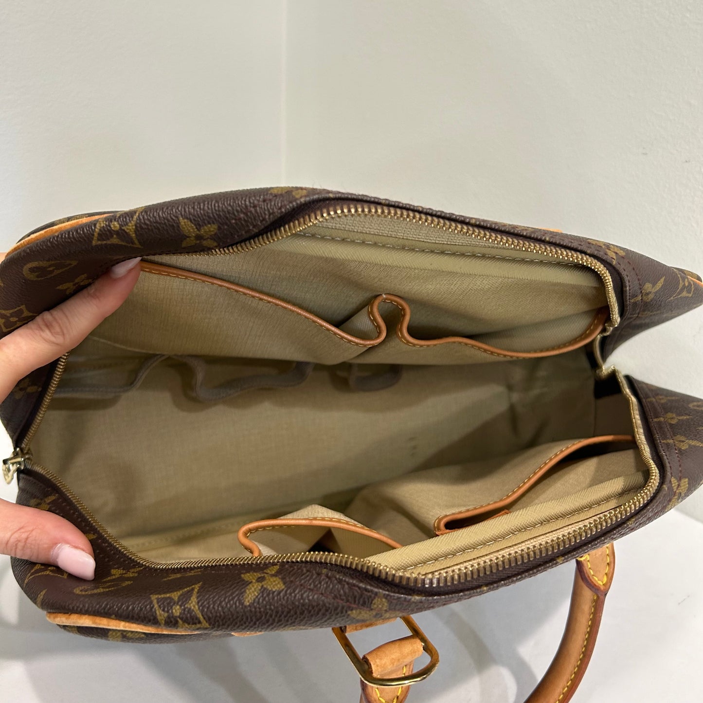 SOLD! Louis Vuitton Deauville