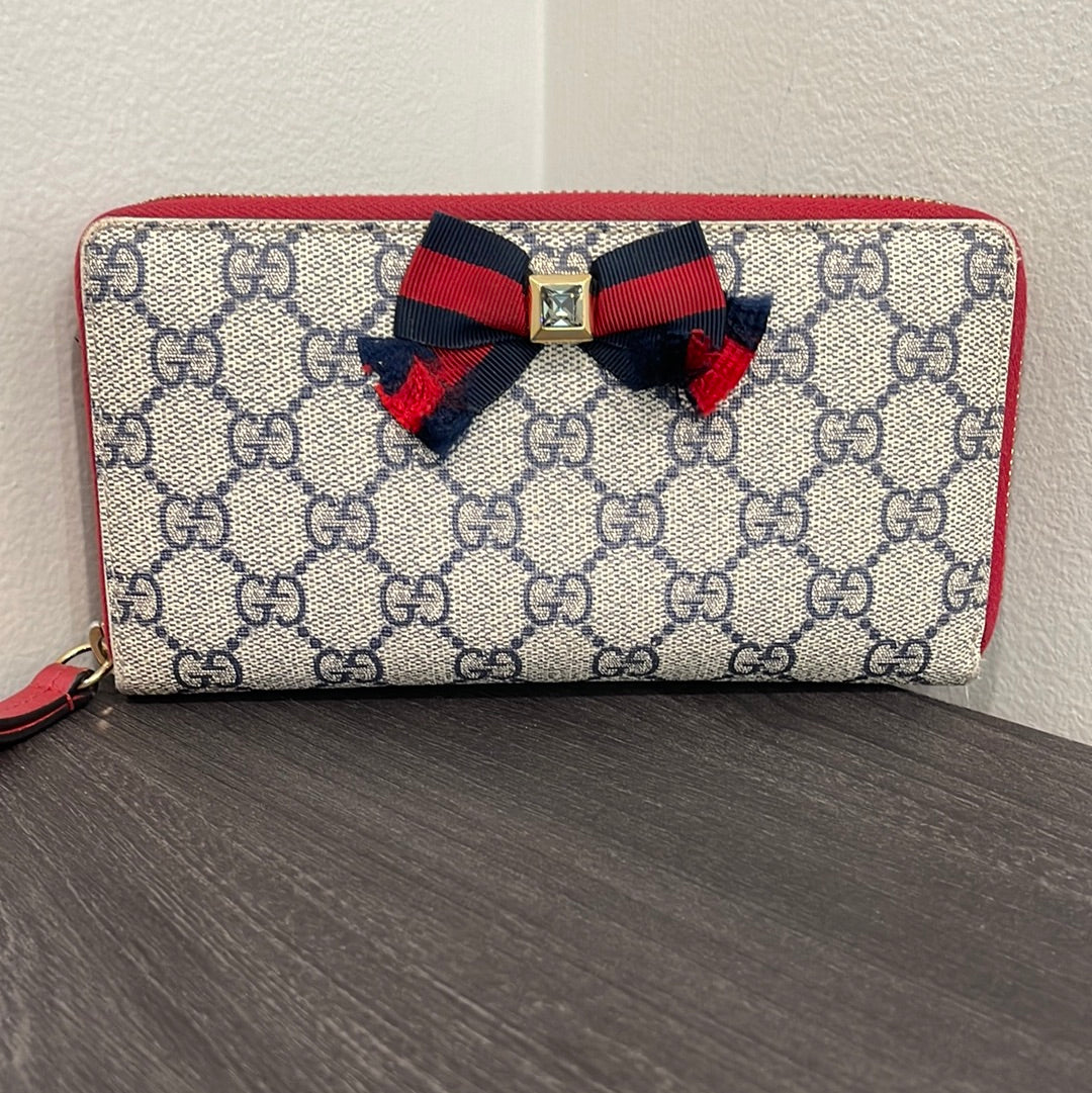 SOLD! Gucci GG Canvas Wallet