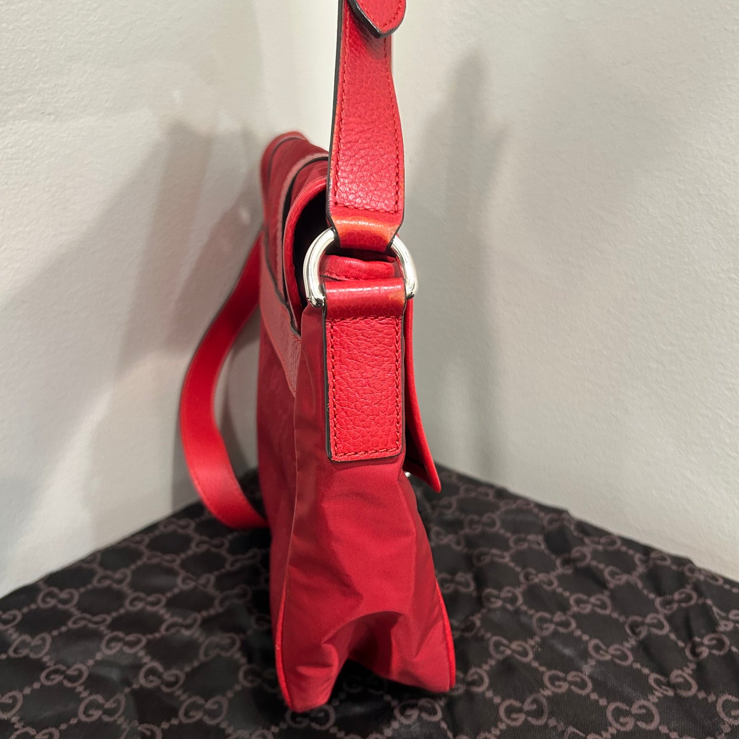 #208 GUCCI Crossbody