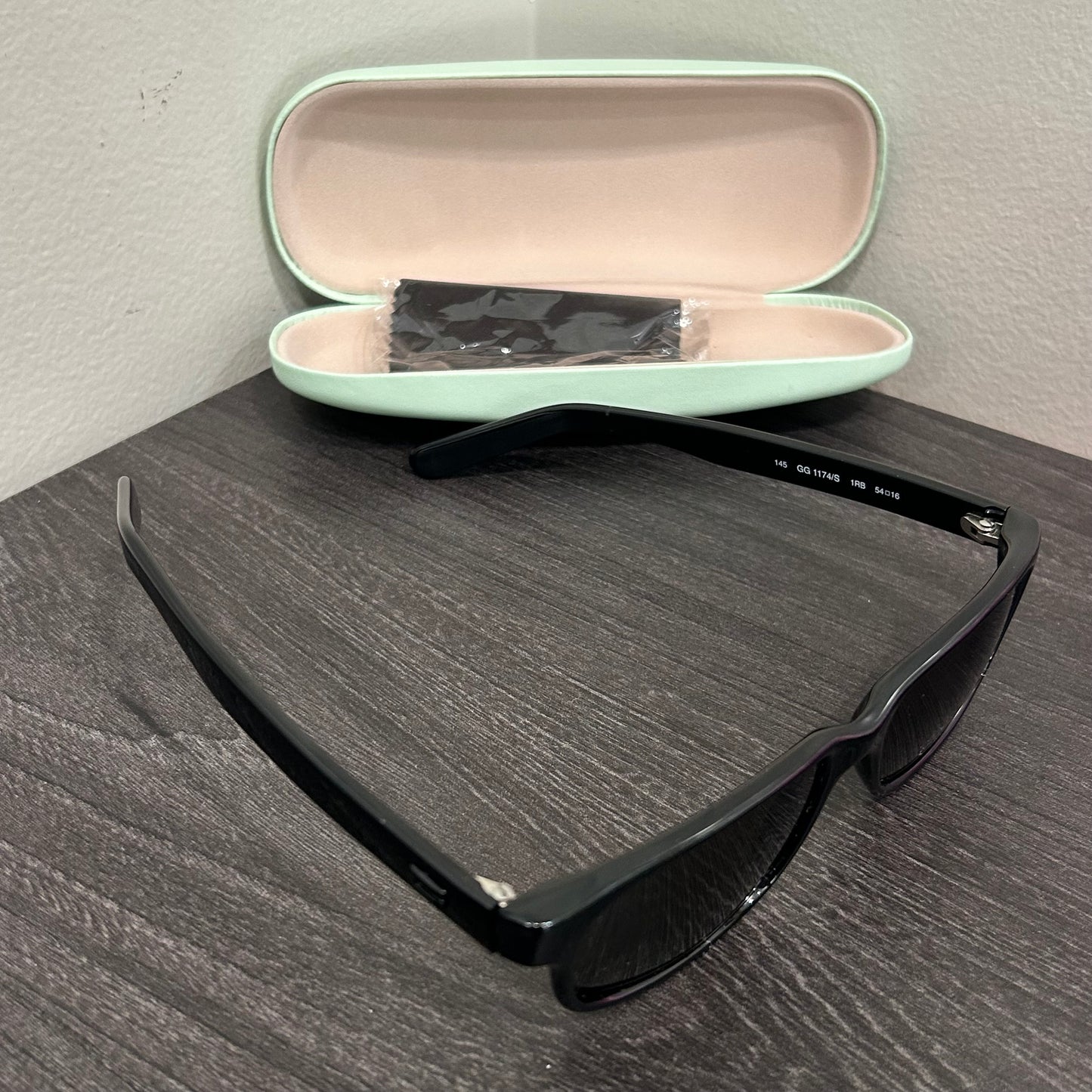 CLEARANCE Gucci Black Sunglasses