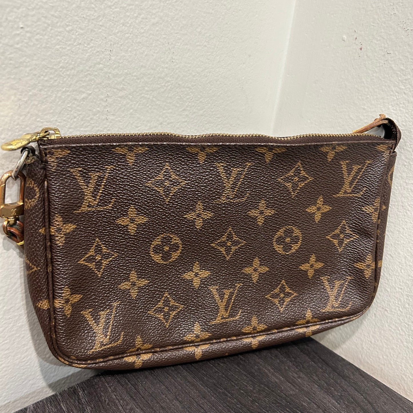 #403 LOUIS VUITTON Pochette