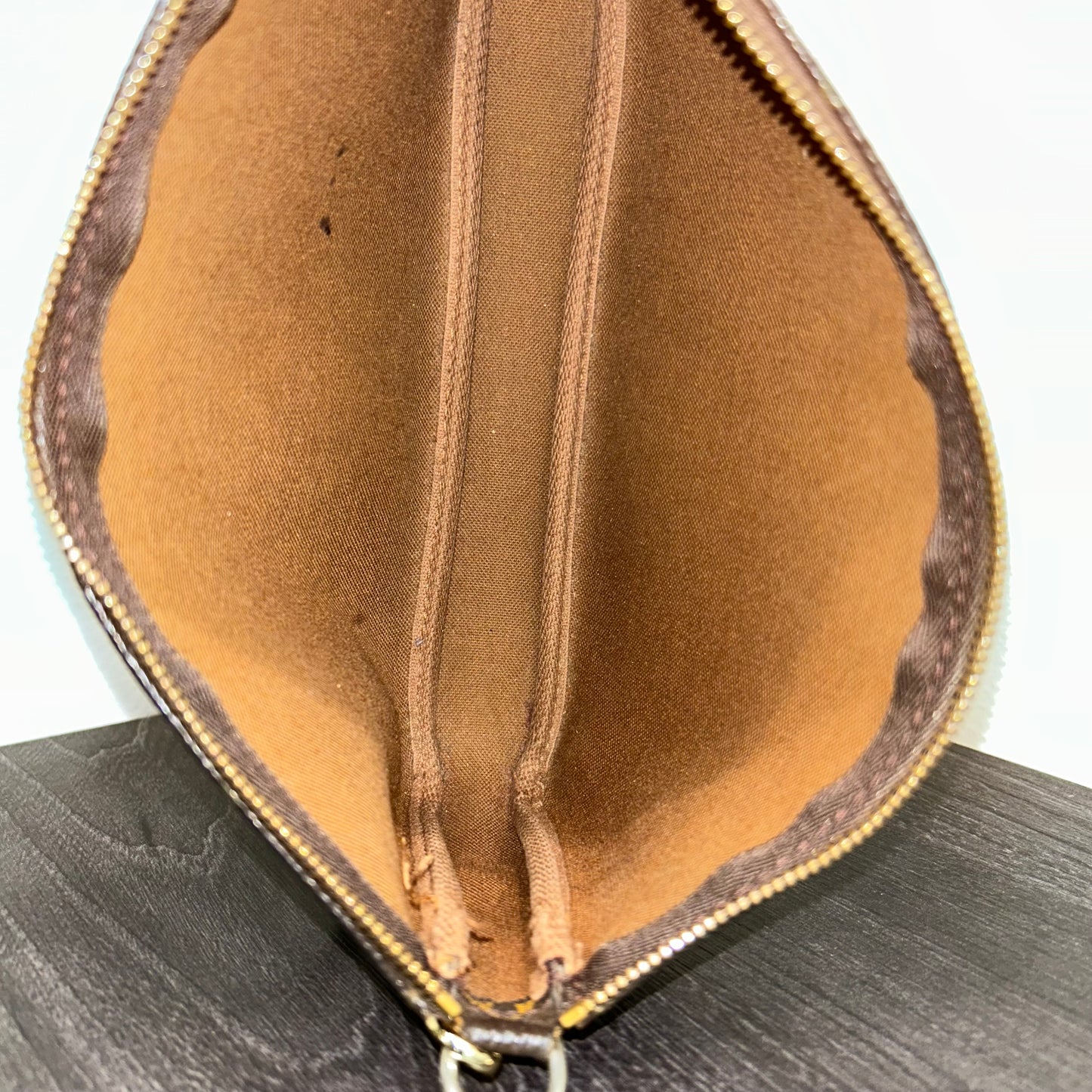 #206 LOUIS VUITTON Pochette