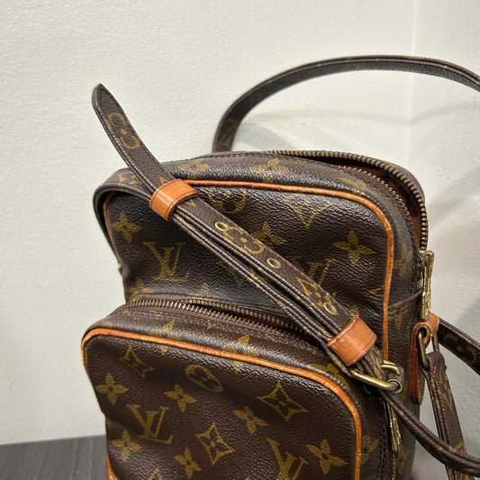 #406 LOUIS VUITTON Amazone Crossbody