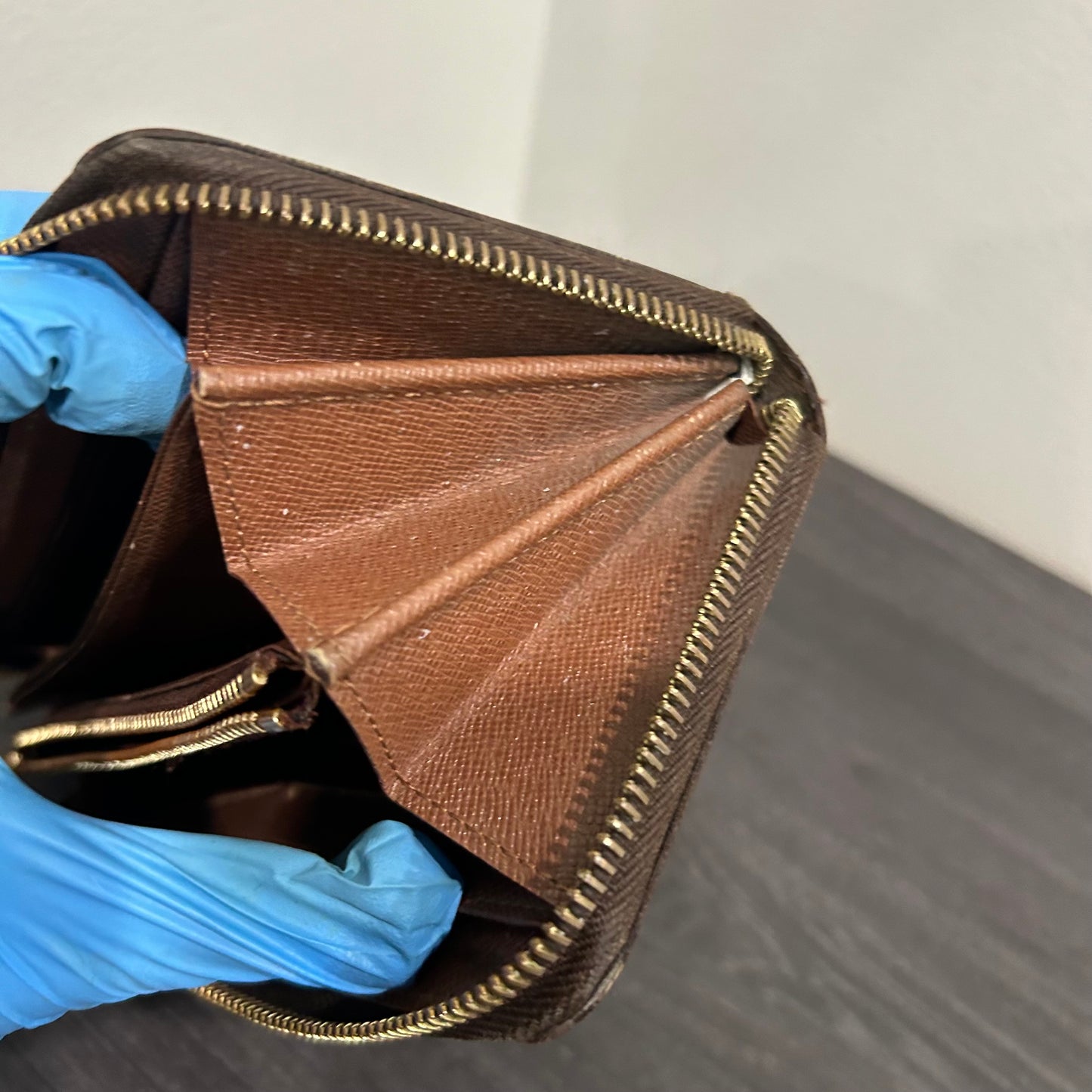 Louis Vuitton Zippy Wallet