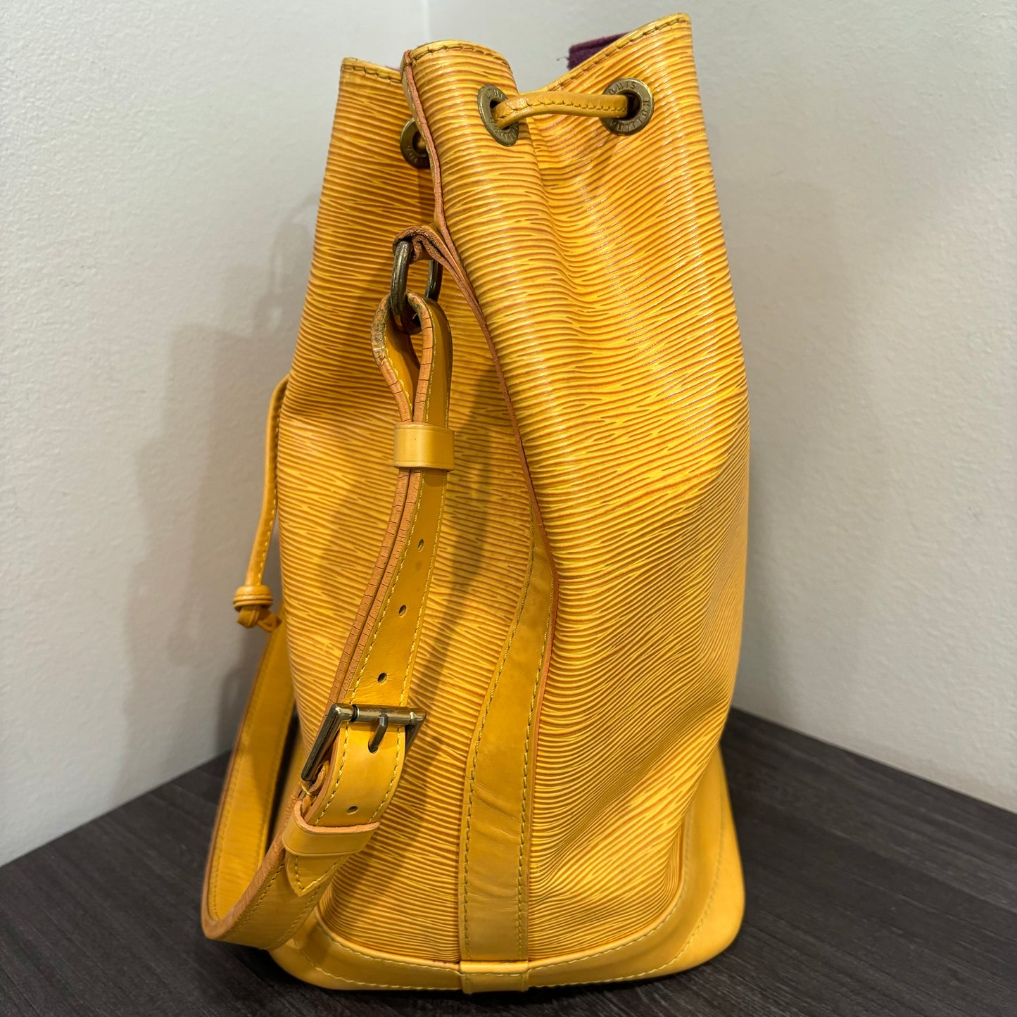 #304 LOUIS VUITTON EPI Noe GM