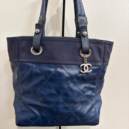 8894 CHANEL Quilted Navy Biarritz Tote