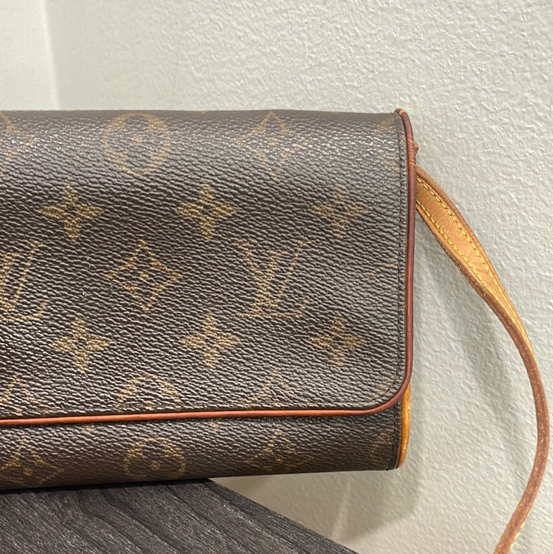 SOLD! Louis Vuitton Pochette