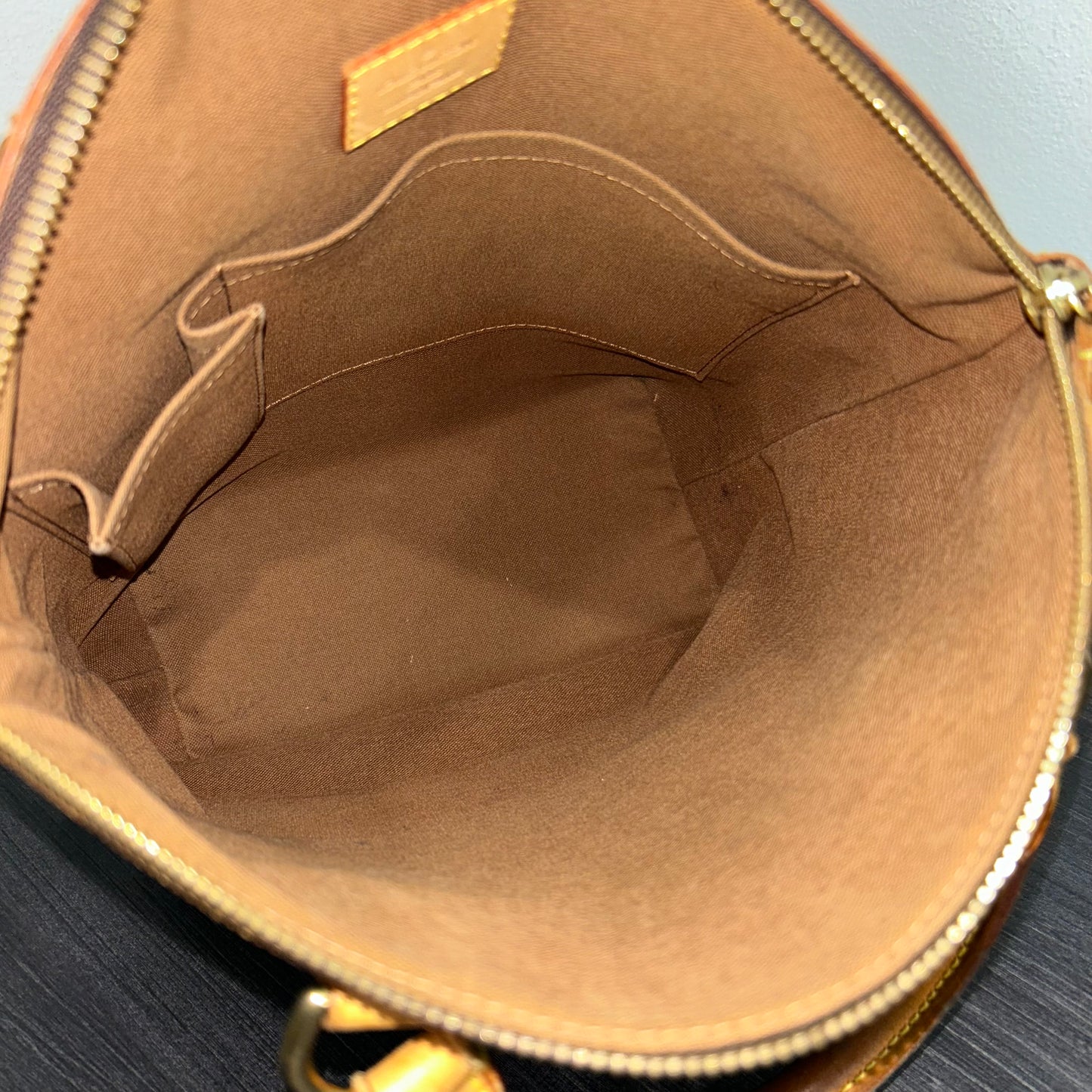 #401 LOUIS VUITTON Rockit w/ LV Lock & Key