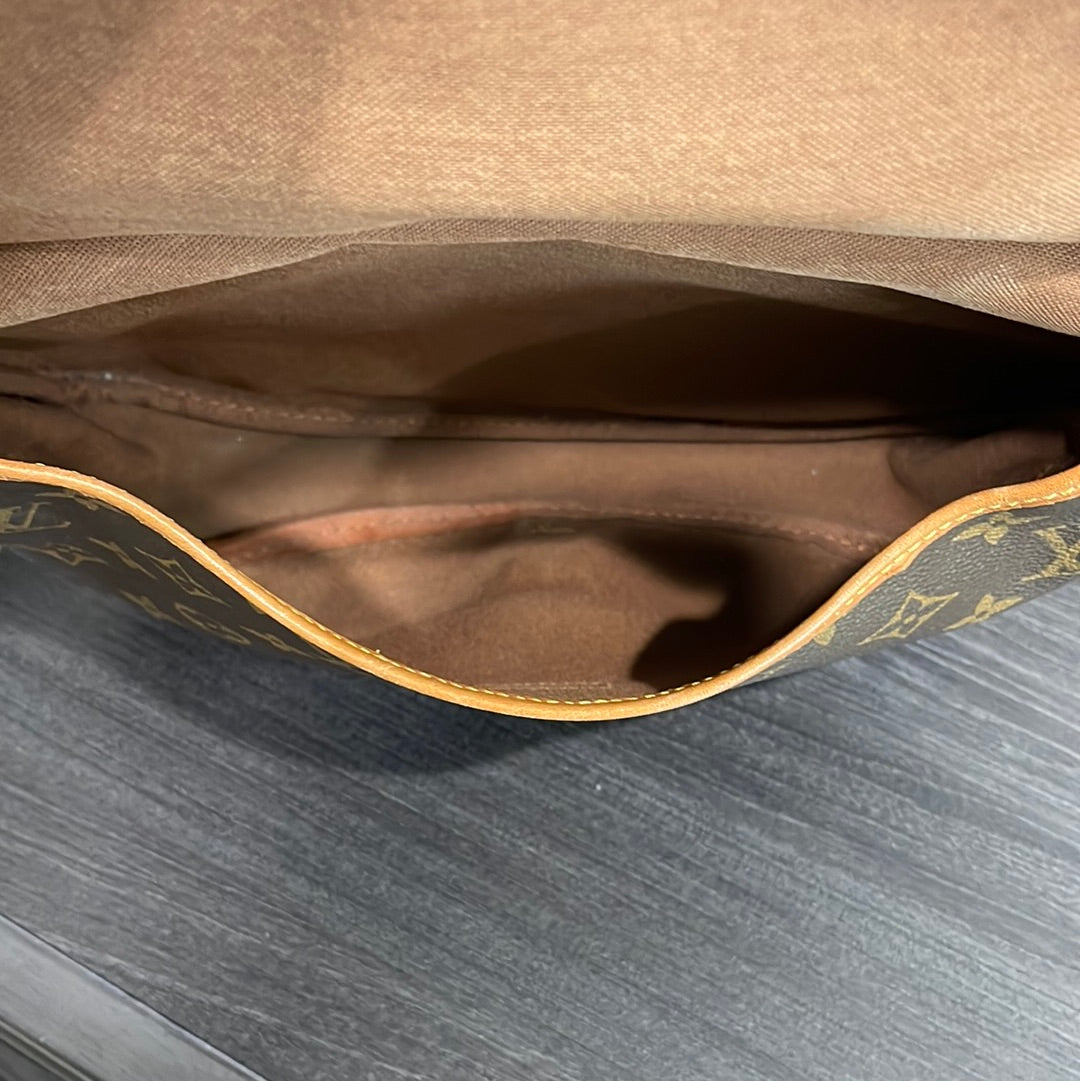 SOLD! Louis Vuitton Monogram Saumur 30