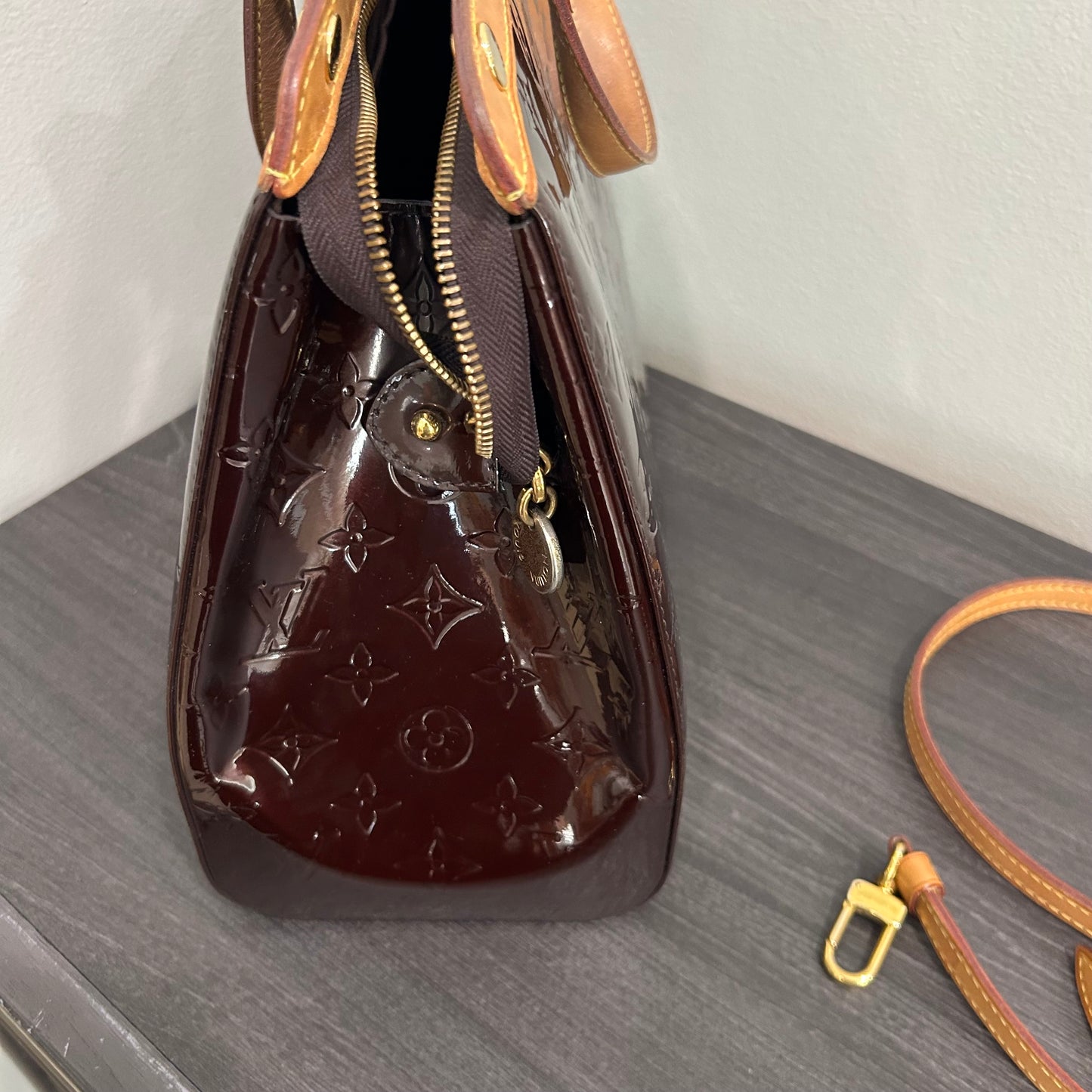 CLEARANCE #104 LOUIS VUITTON Vernis Brea GM w/ Strap