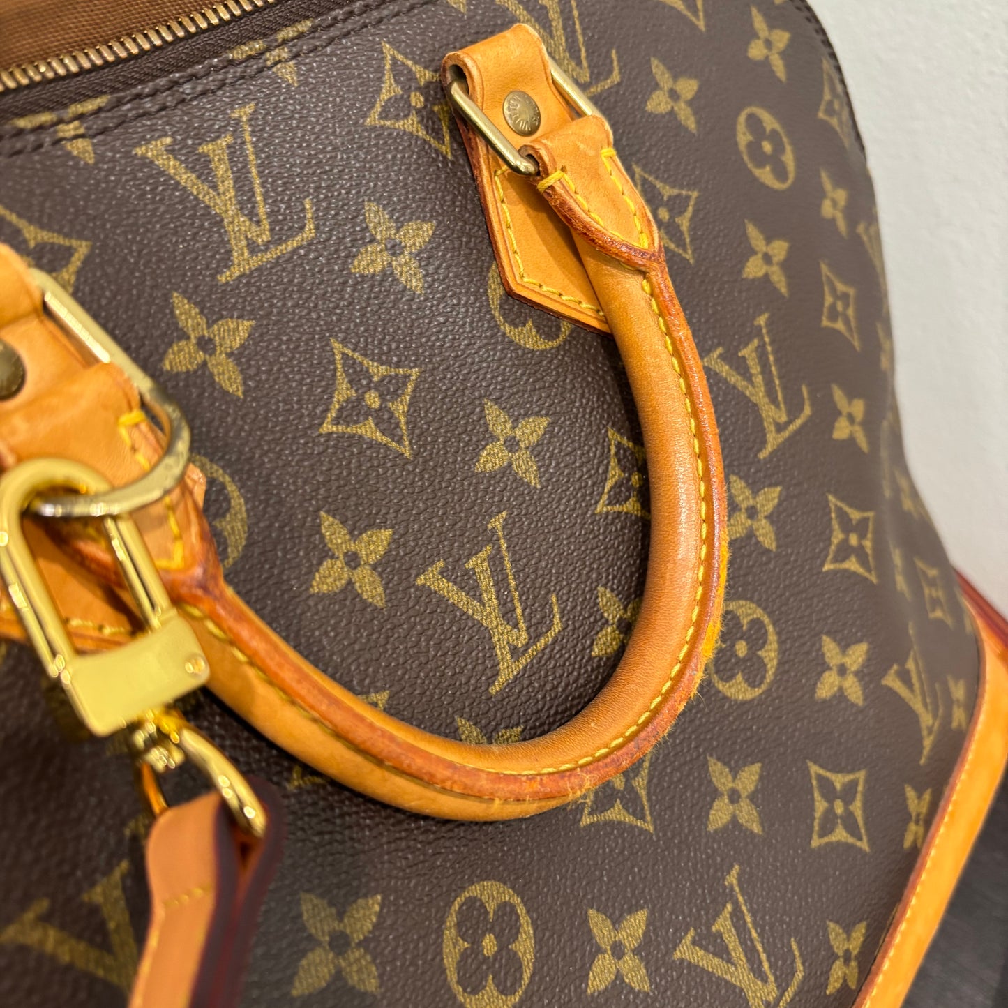 #347 LOUIS VUITTON Alma PM