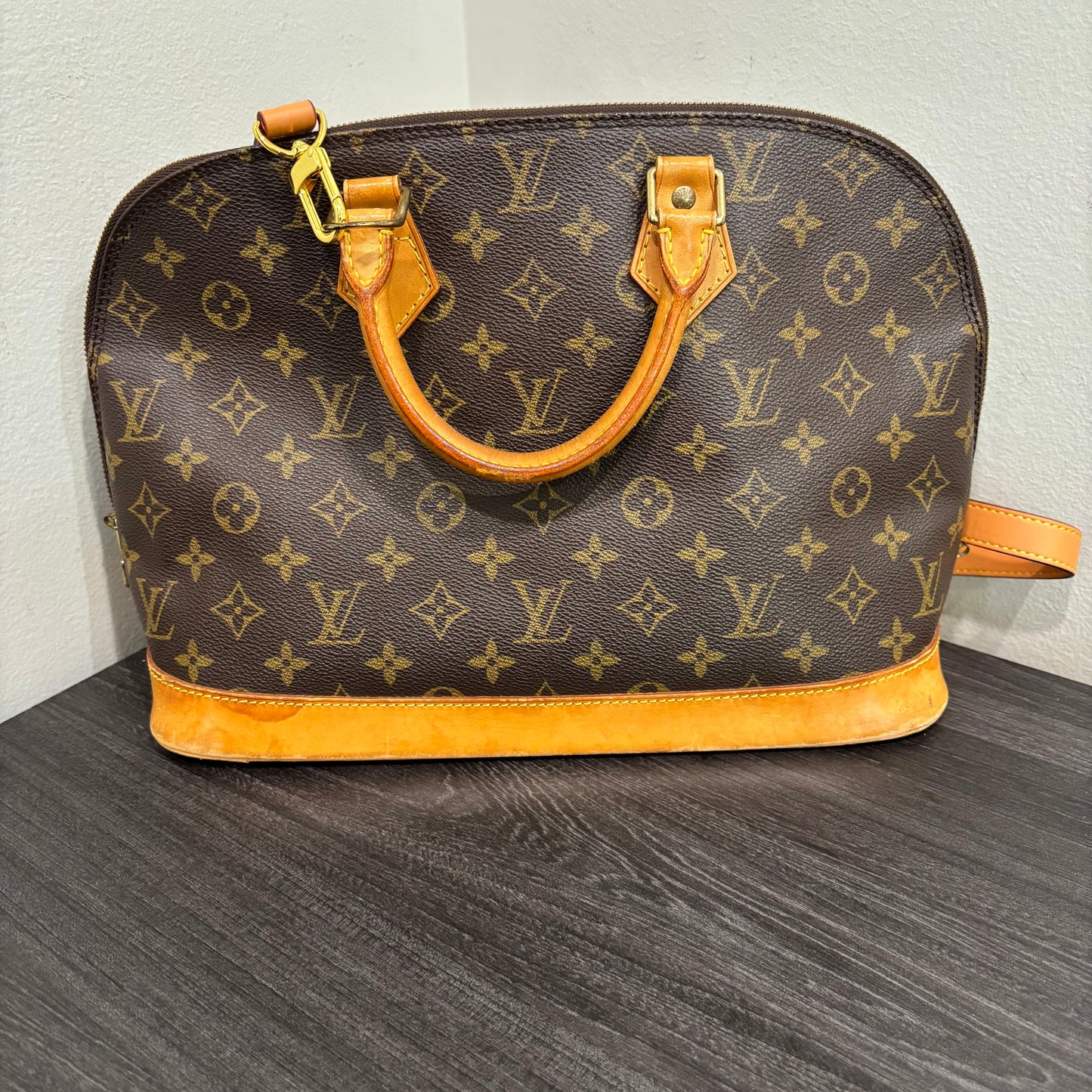 #347 LOUIS VUITTON Alma PM