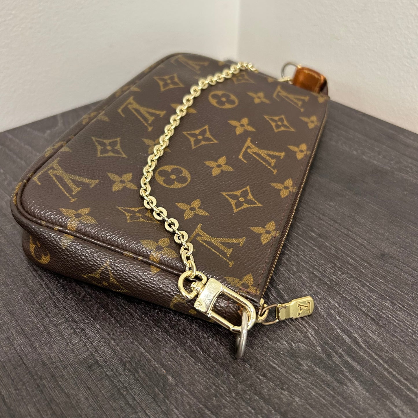 #206 LOUIS VUITTON Pochette