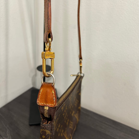 1058 LOUIS VUITTON Pochette
