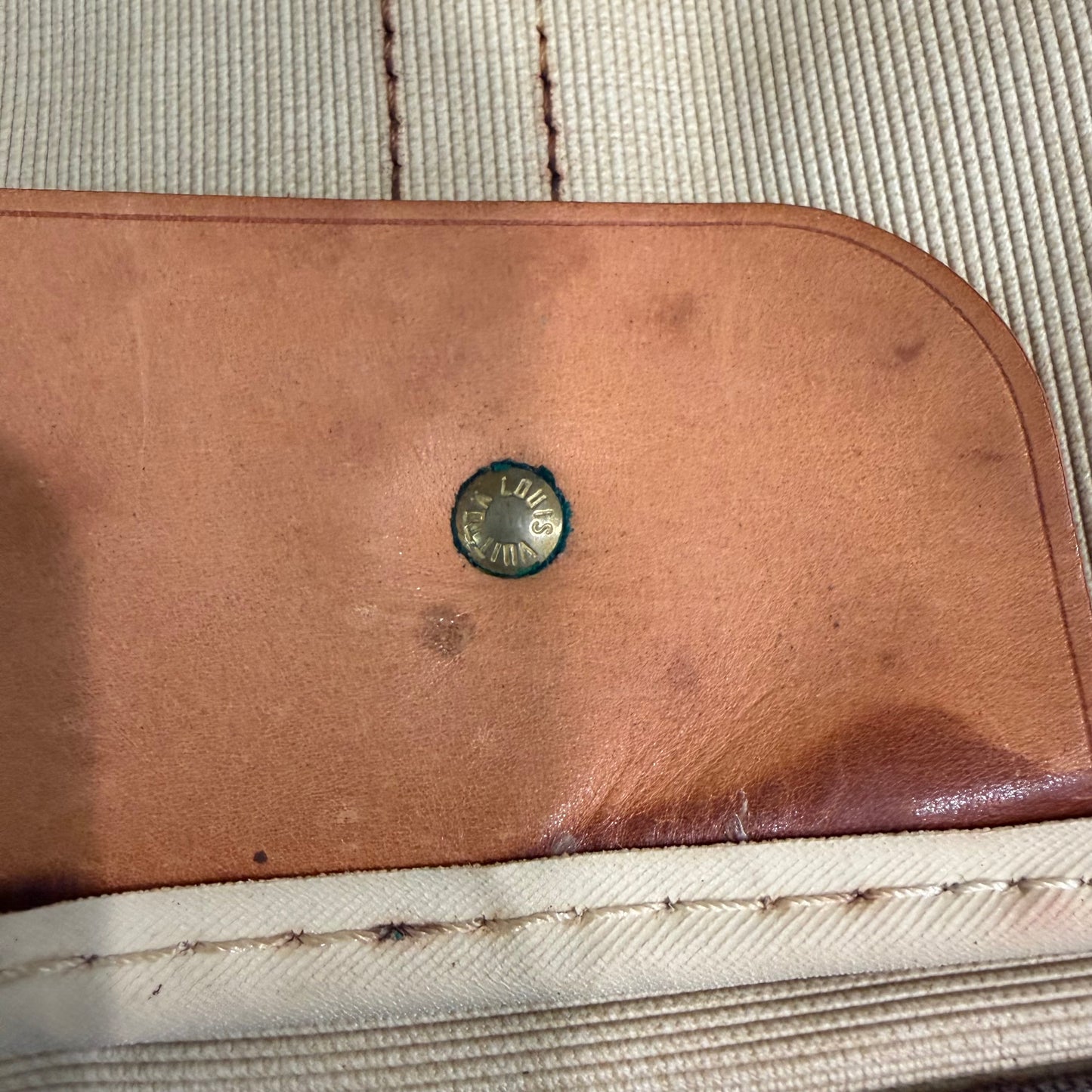 8863 LOUIS VUITTON Sirius 50 Luggage