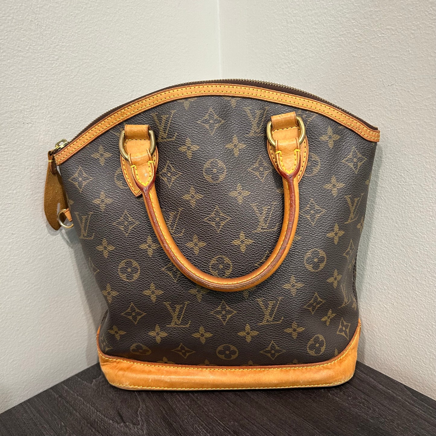 #401 LOUIS VUITTON Rockit w/ LV Lock & Key