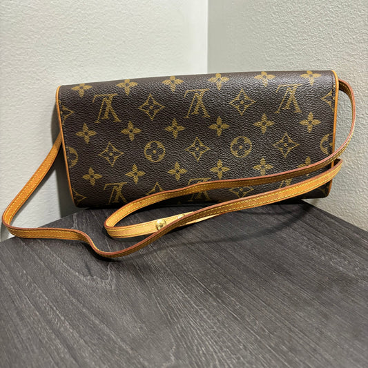 #225 LOUIS VUITTON Twin GM Pochette