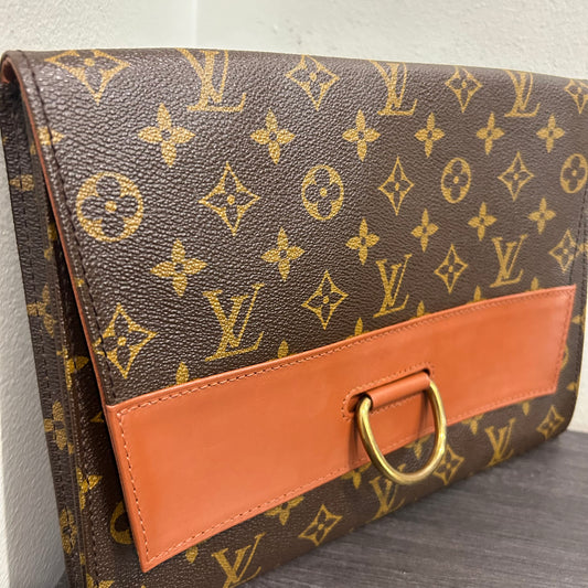 1072 LOUIS VUITTON Clutch