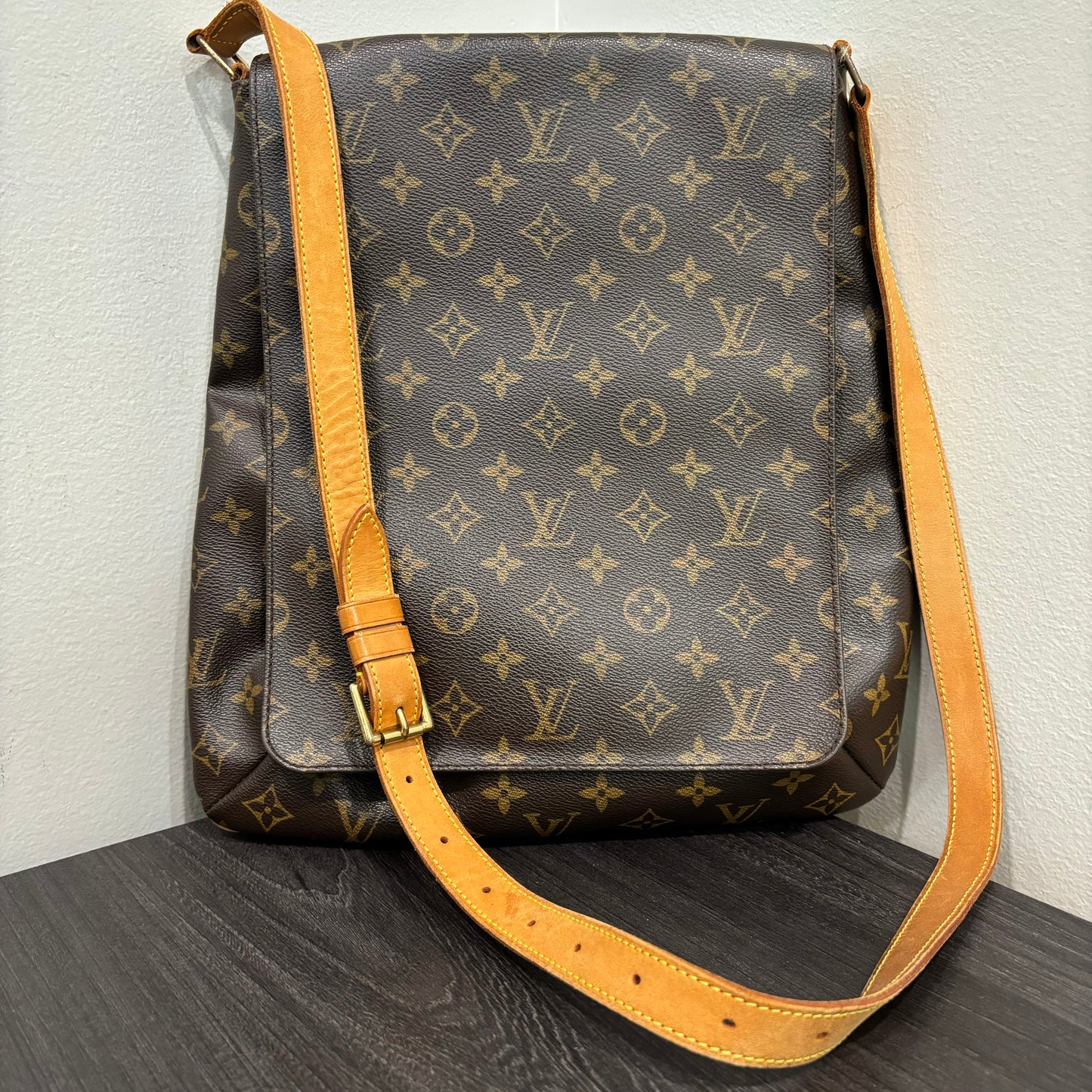 #335 LOUIS VUITTON Musette